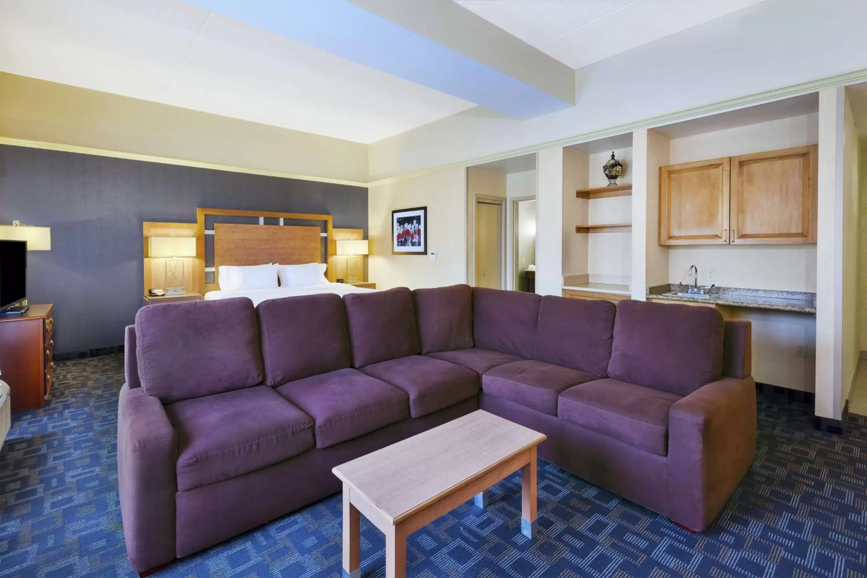 Bedroom, Seating Area in Hampton Inn Clinton