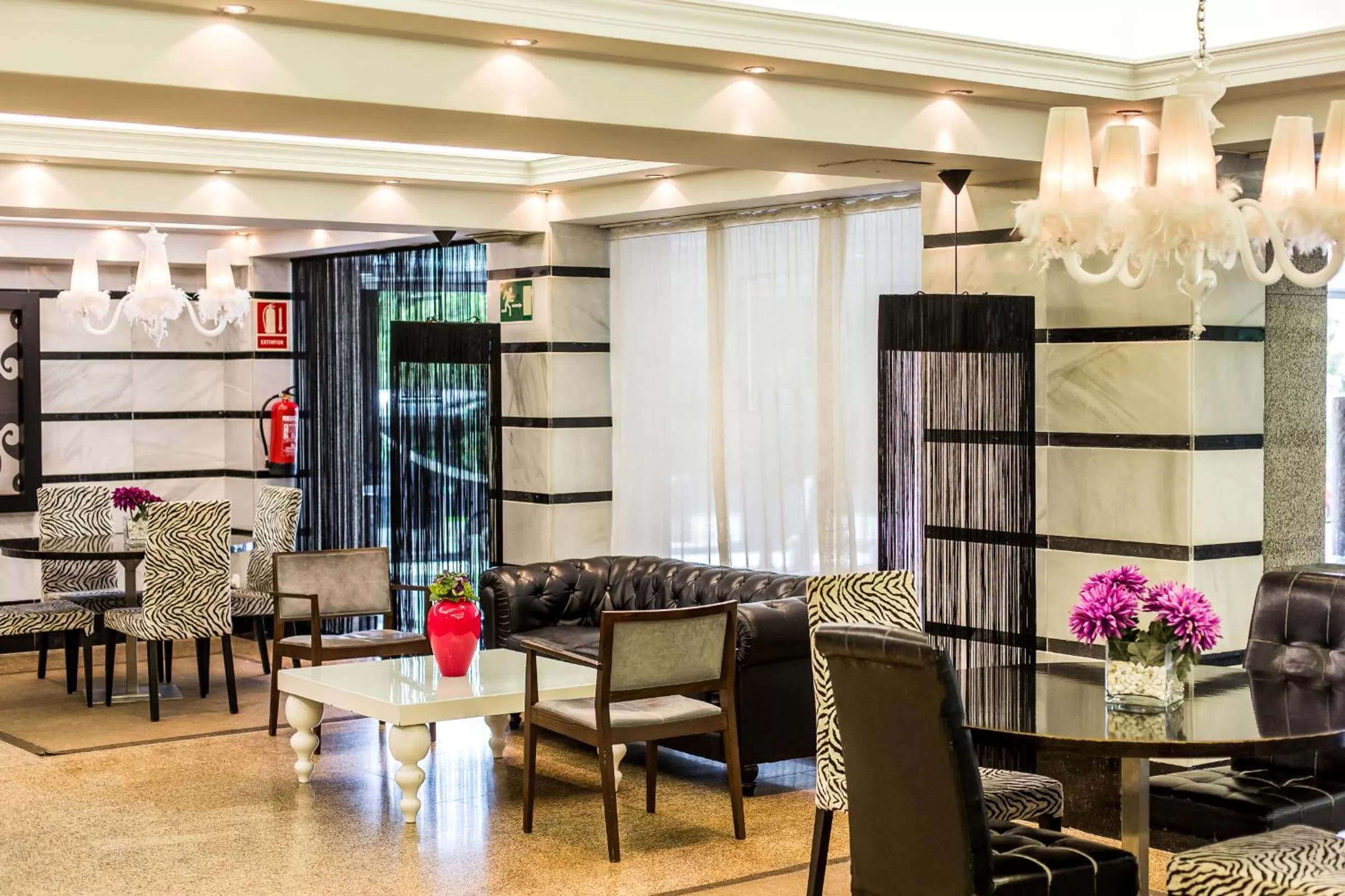 Lobby or reception in Leonardo Hotel Granada