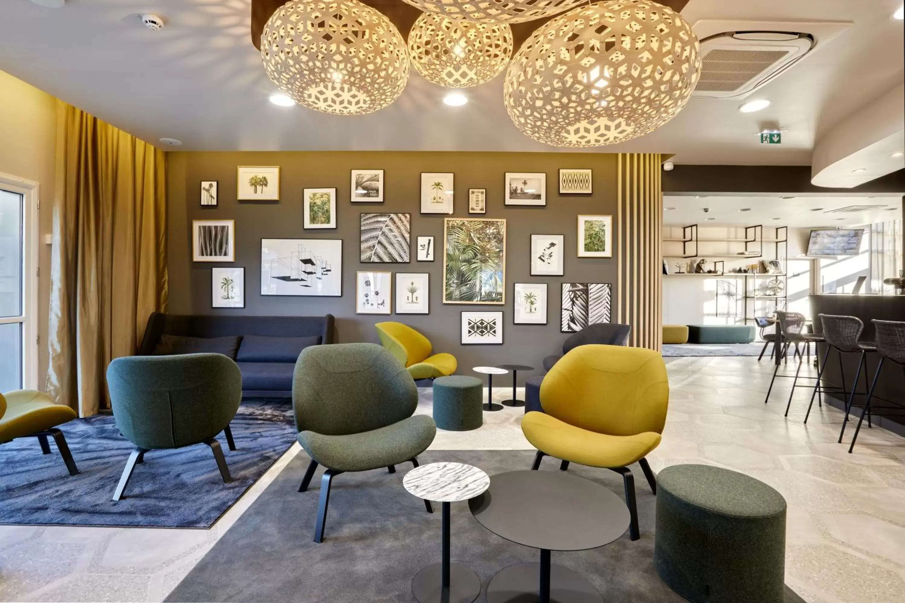 Communal lounge/ TV room, Lounge/Bar in Aparthotel & Spa Adagio Vannes