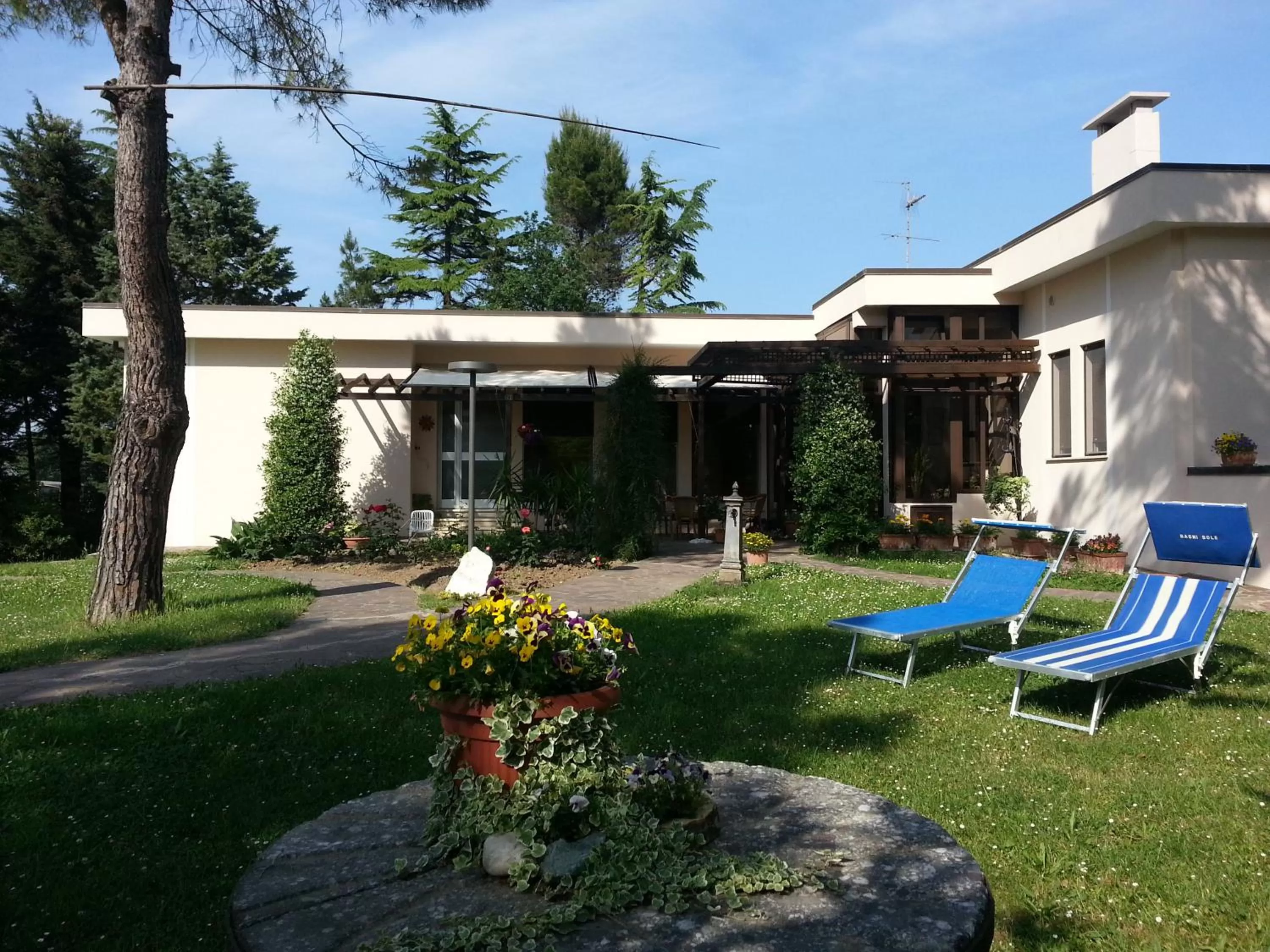 Facade/entrance in Al Villino del Sole