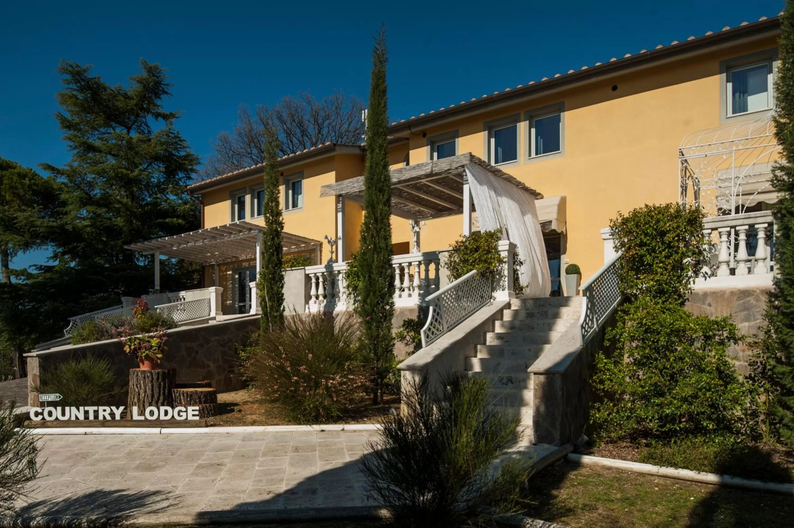 Facade/entrance in Country Lodge B&B