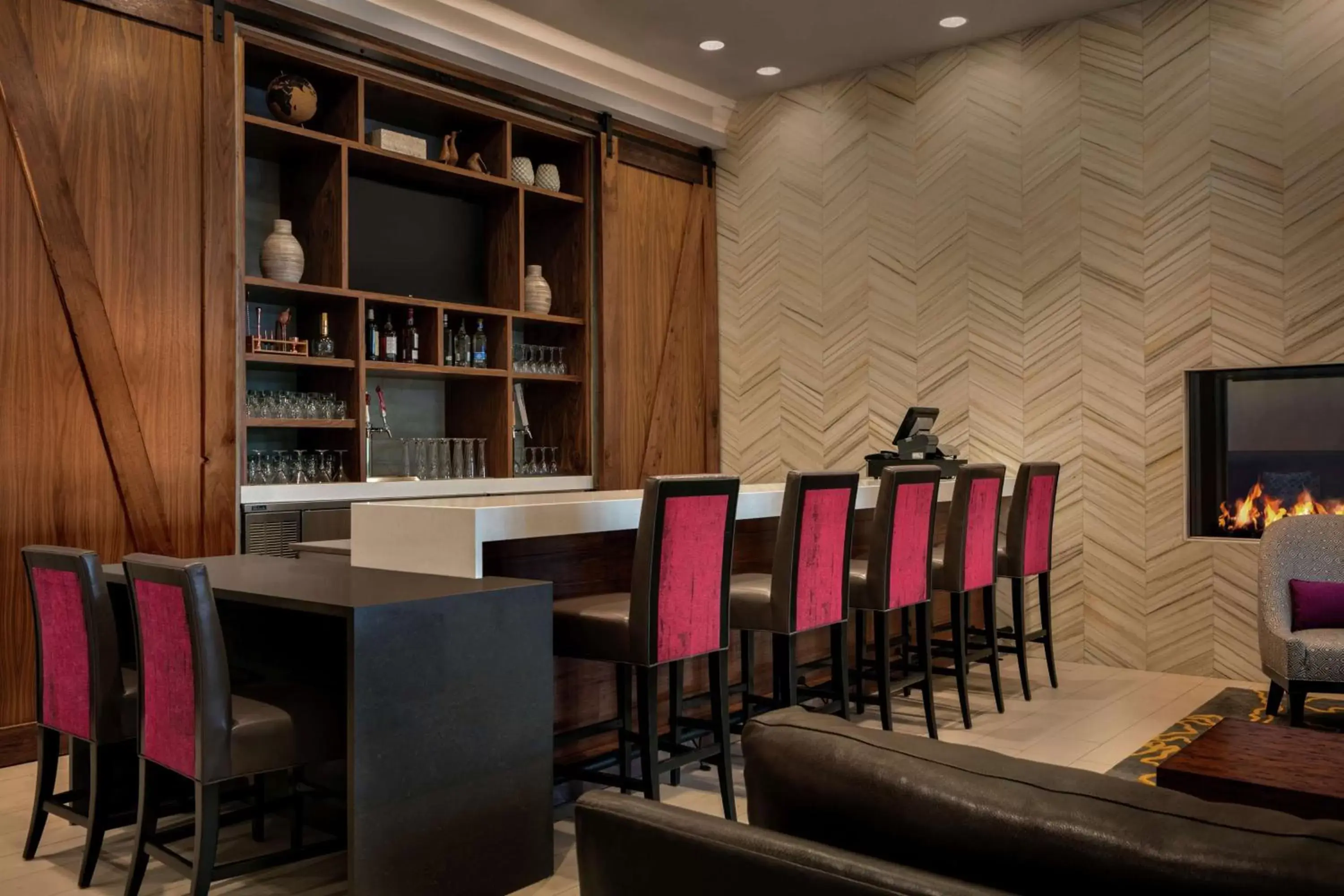 Lounge or bar, Restaurant/Places to Eat in Embassy Suites By Hilton Berkeley Heights