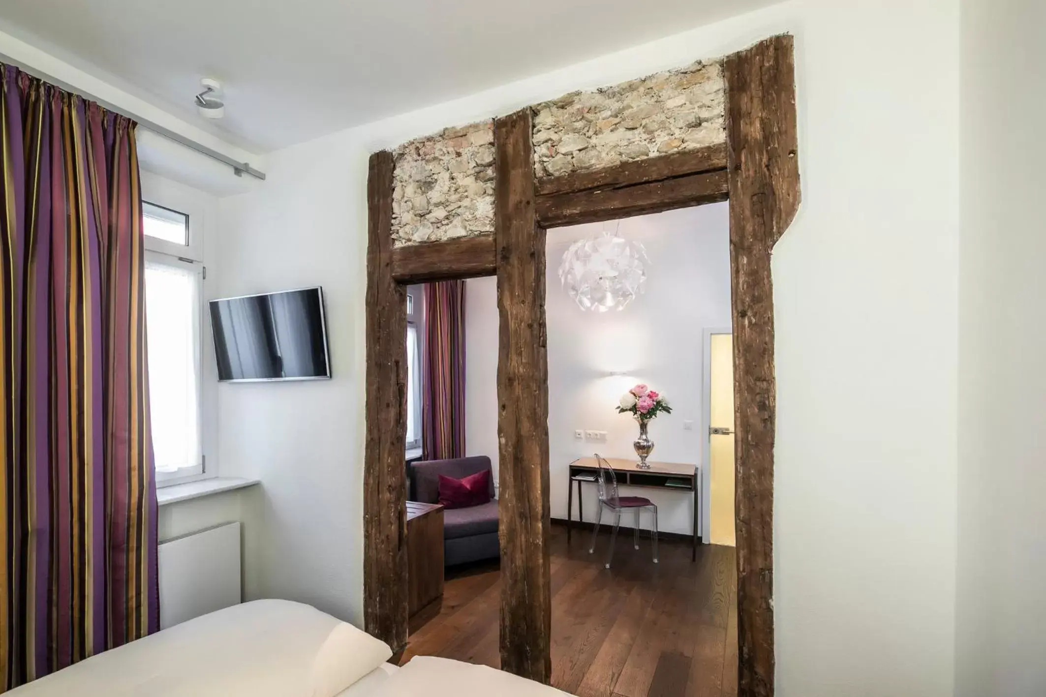 Seating area, Bed in Hotel Münchner Hof und Blauer Turm