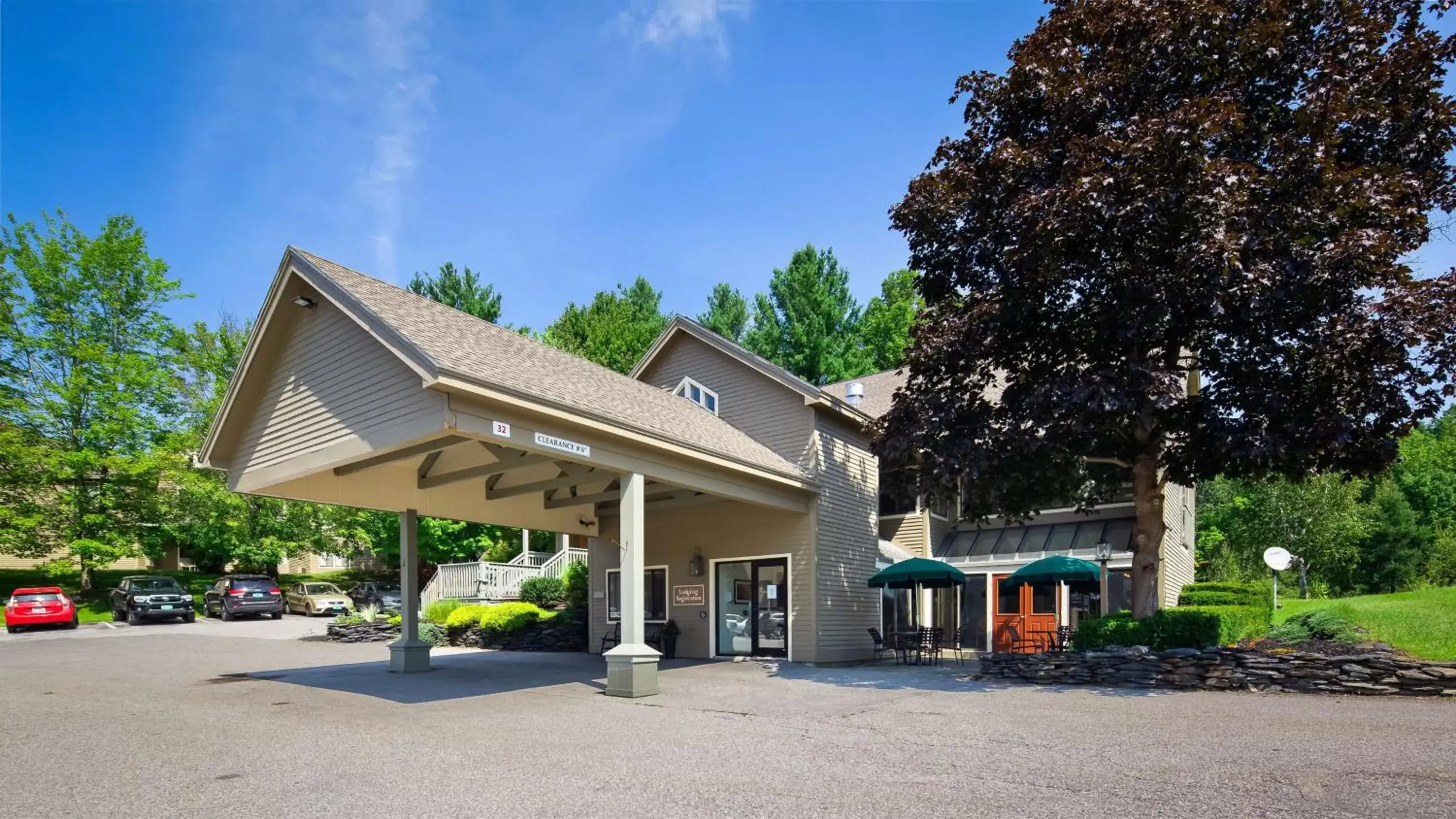 Property Building in Best Western Inn & Suites Rutland-Killington