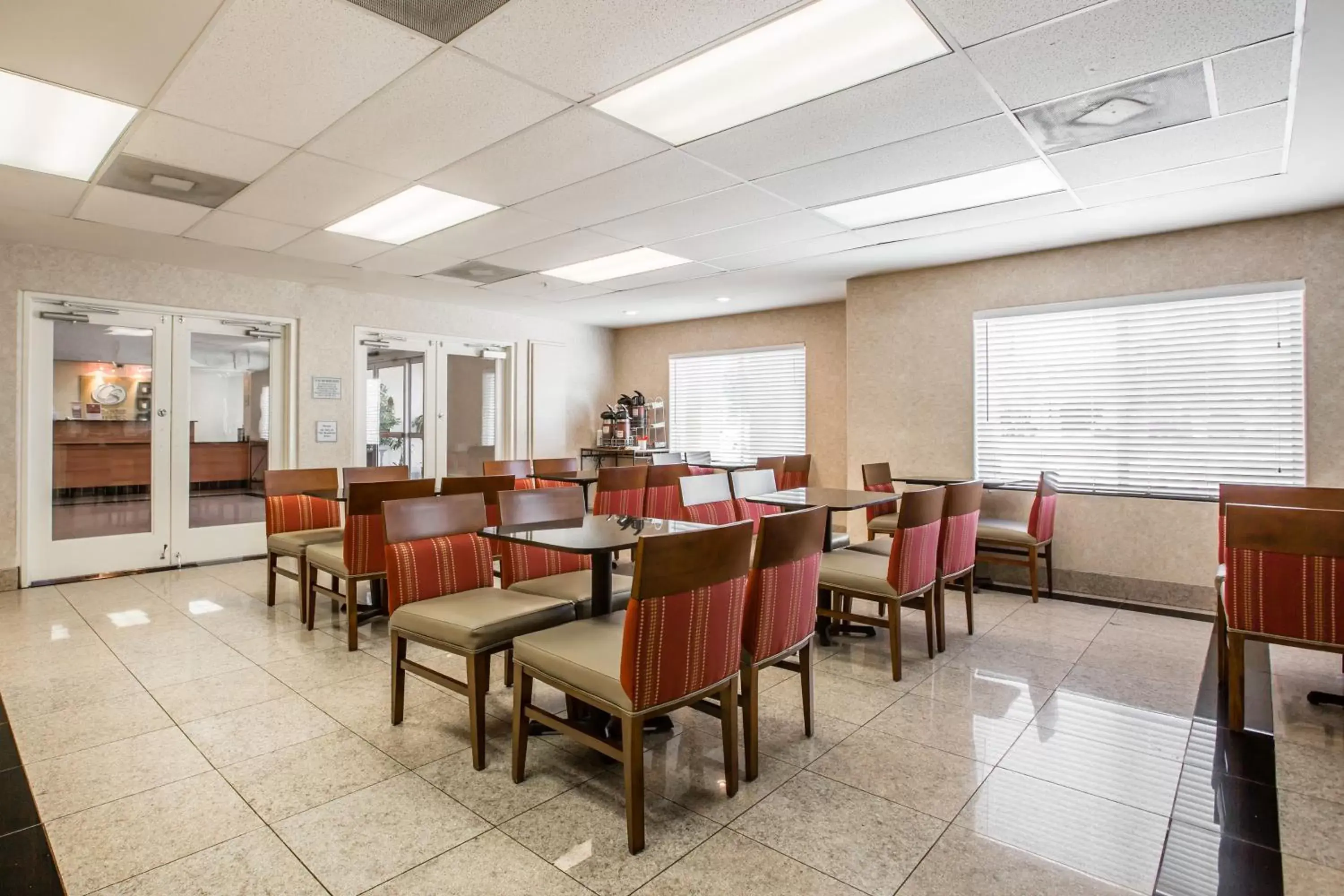 Breakfast, Restaurant/Places to Eat in Comfort Suites Victorville-Hesperia