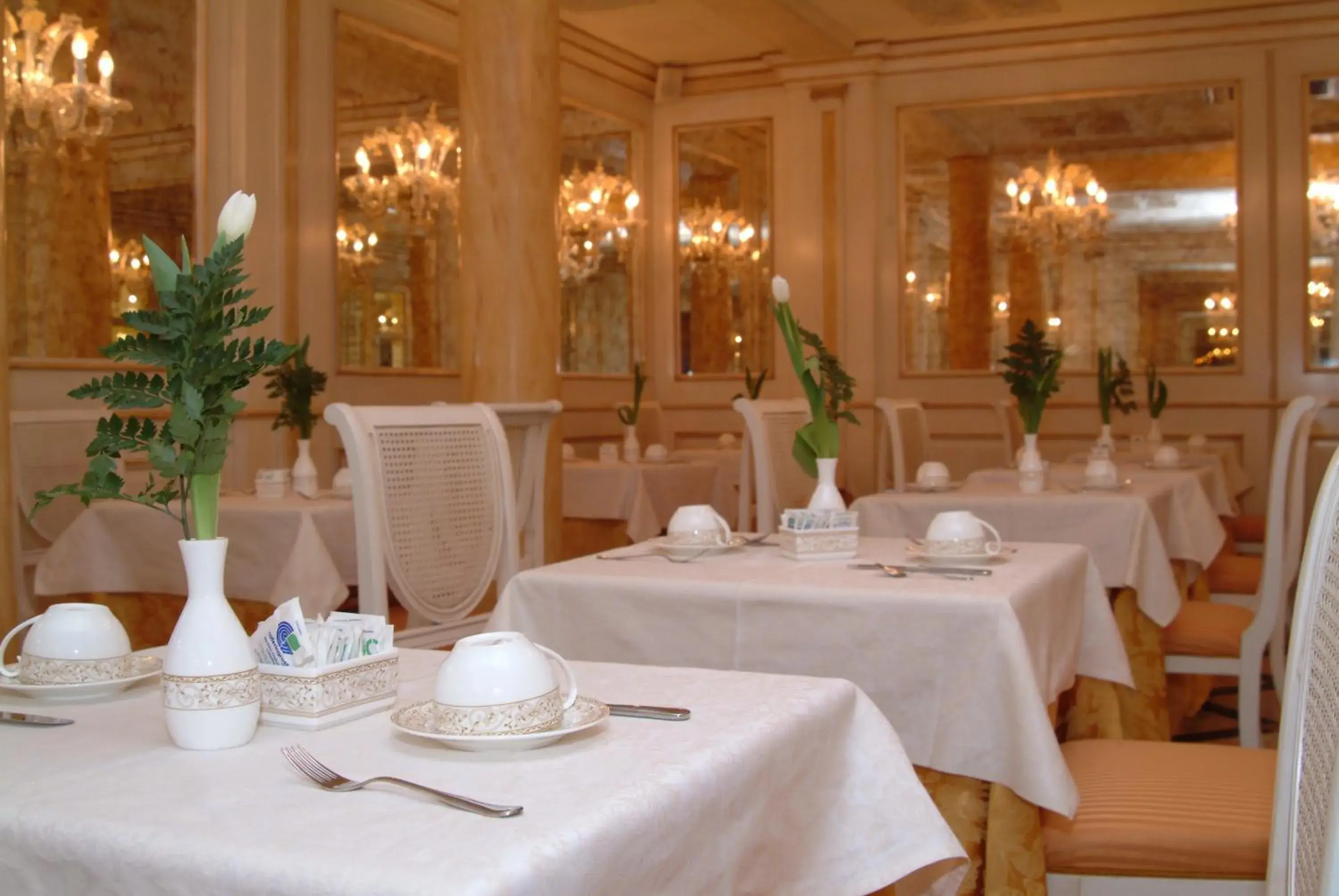 Restaurant/Places to Eat in Hotel Belle Epoque