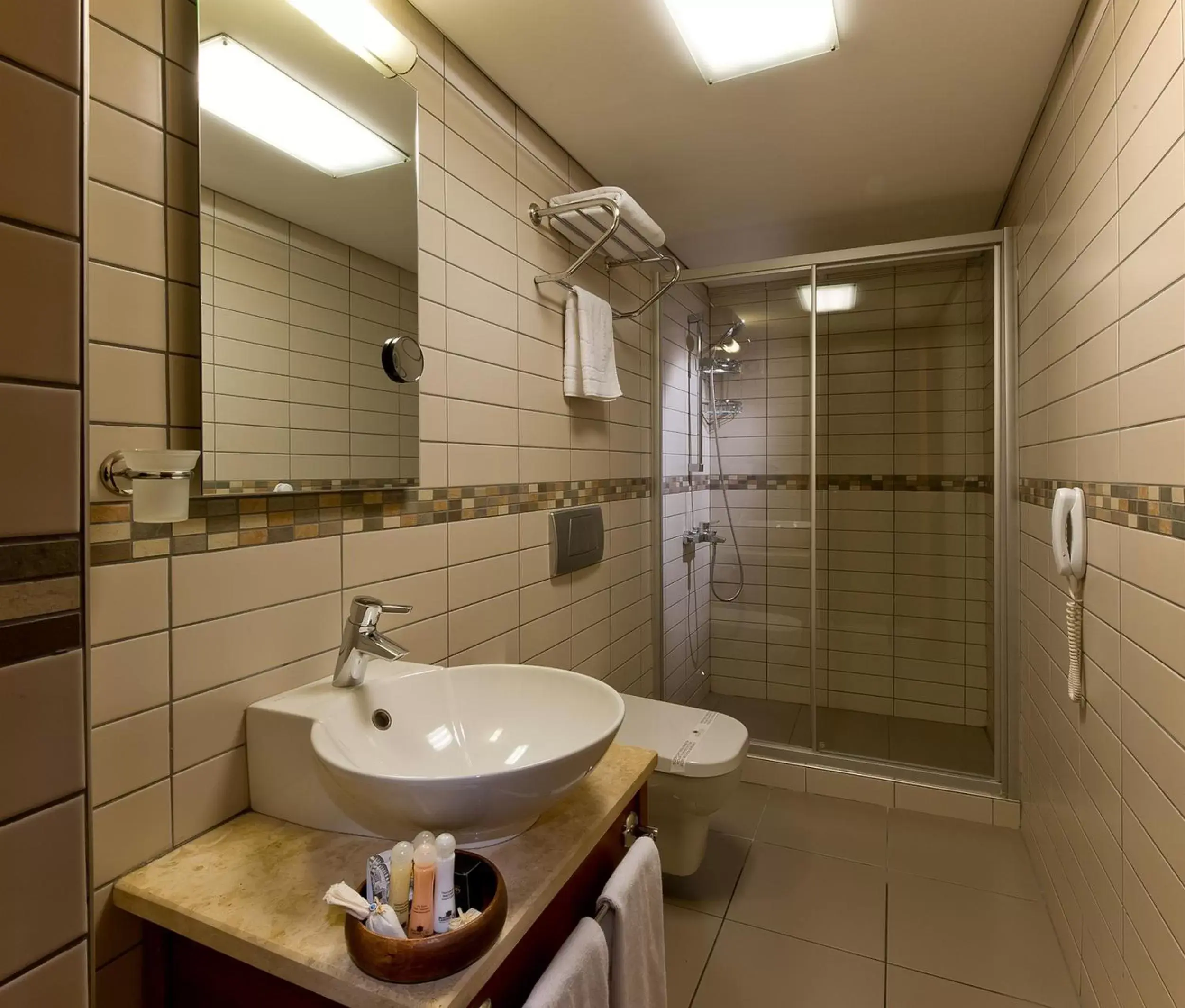 Shower, Bathroom in Istanbul Golden City Hotel