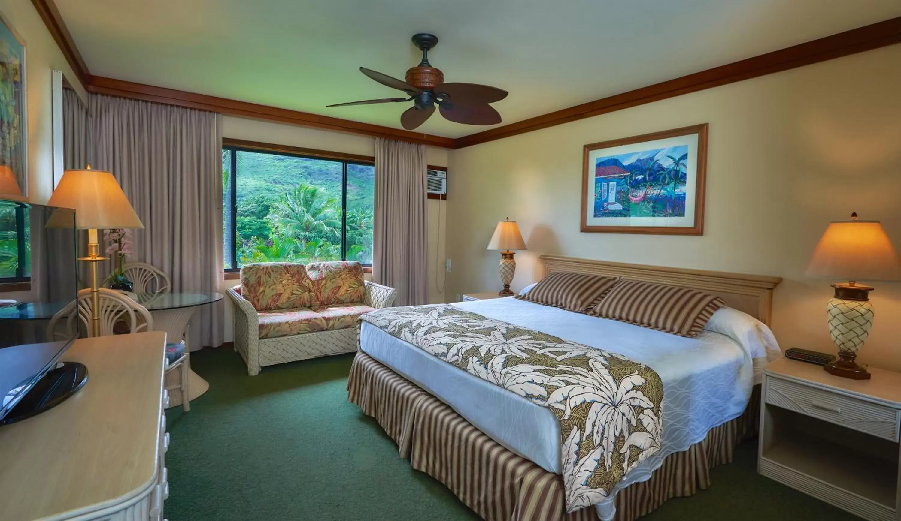 Bed in The Kauai Inn