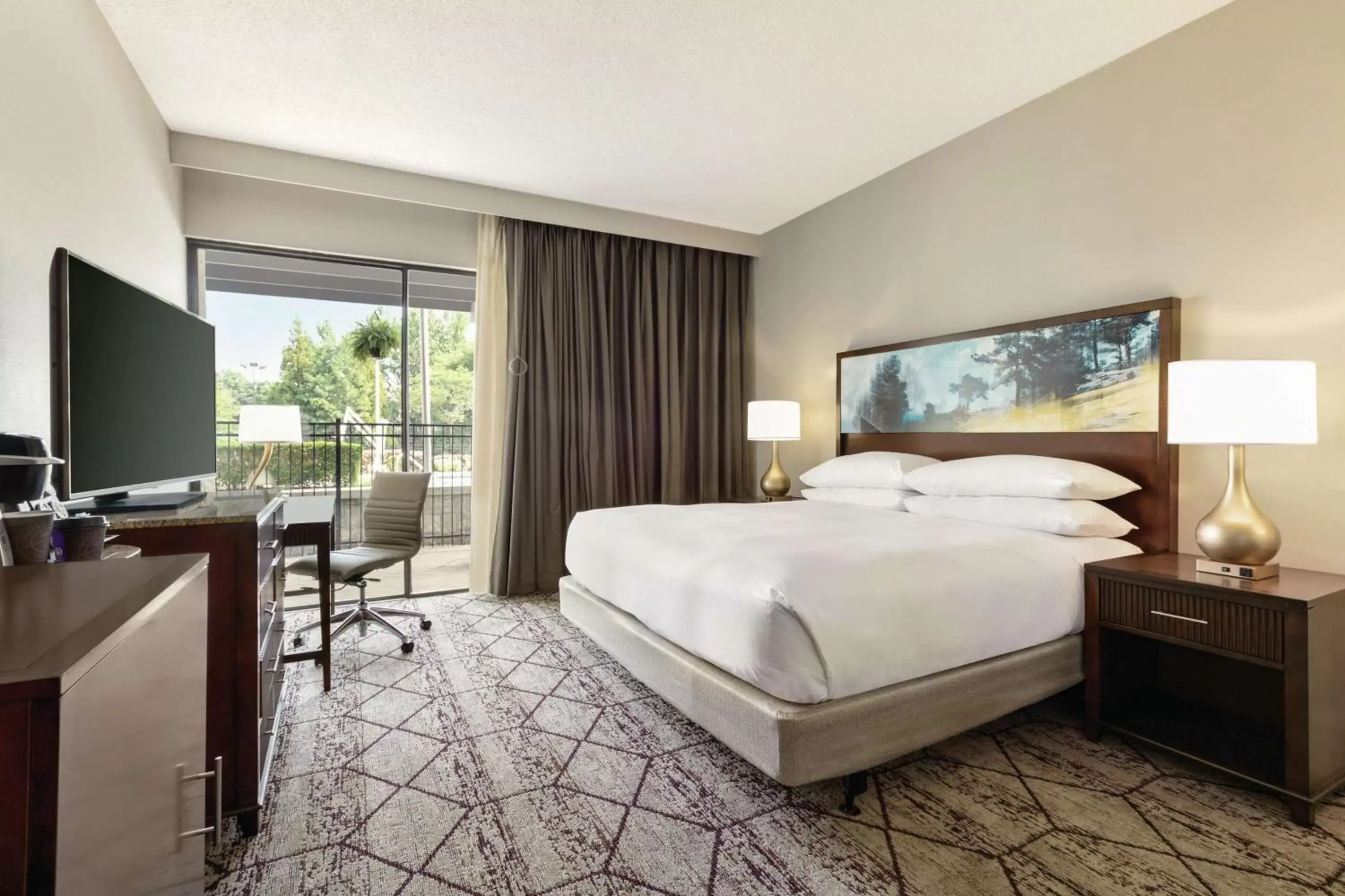 Bedroom, Bed in DoubleTree by Hilton Atlanta Northeast/Northlake