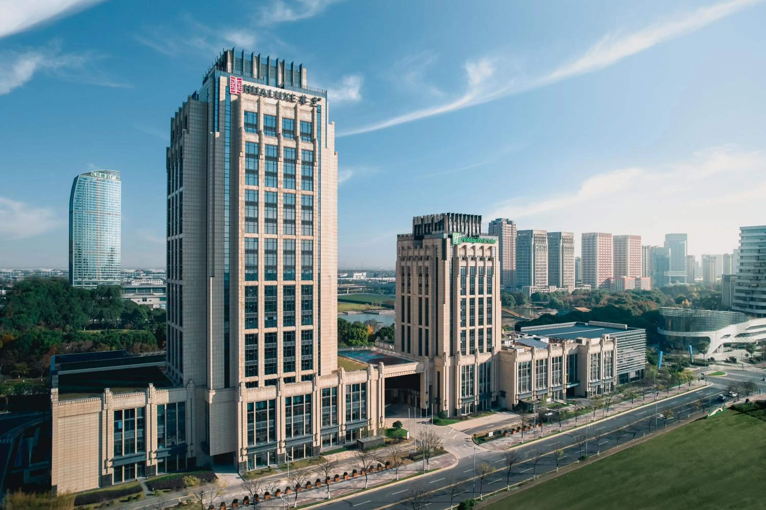 Property building in Holiday Inn & Suites Kunshan Huaqiao, an IHG Hotel