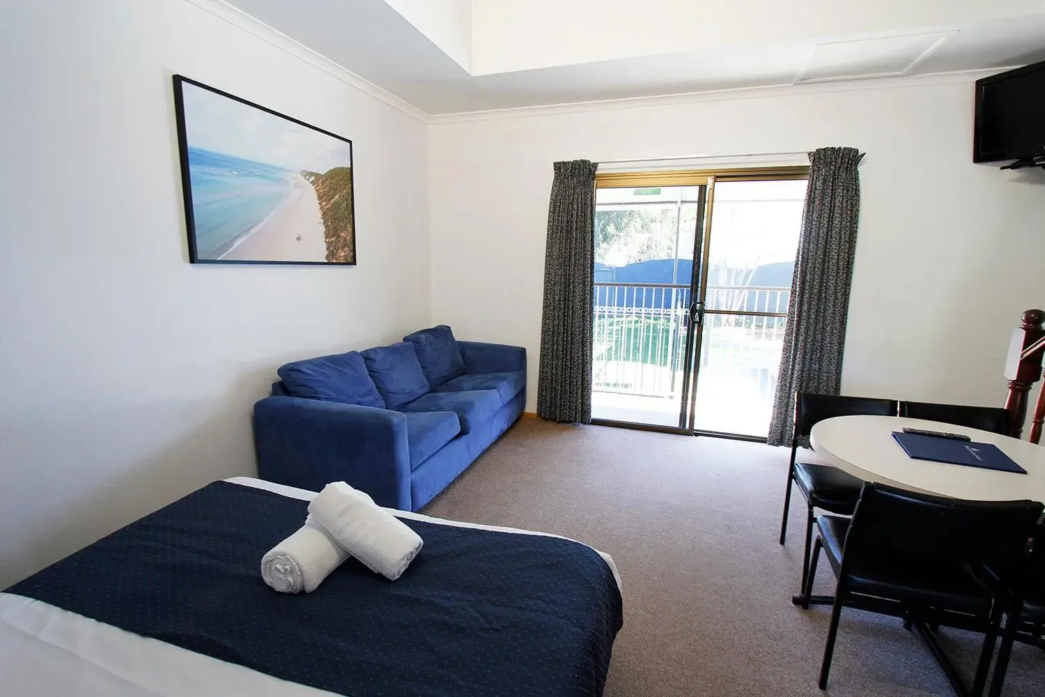 Living room, Seating Area in Blue Shades Motel