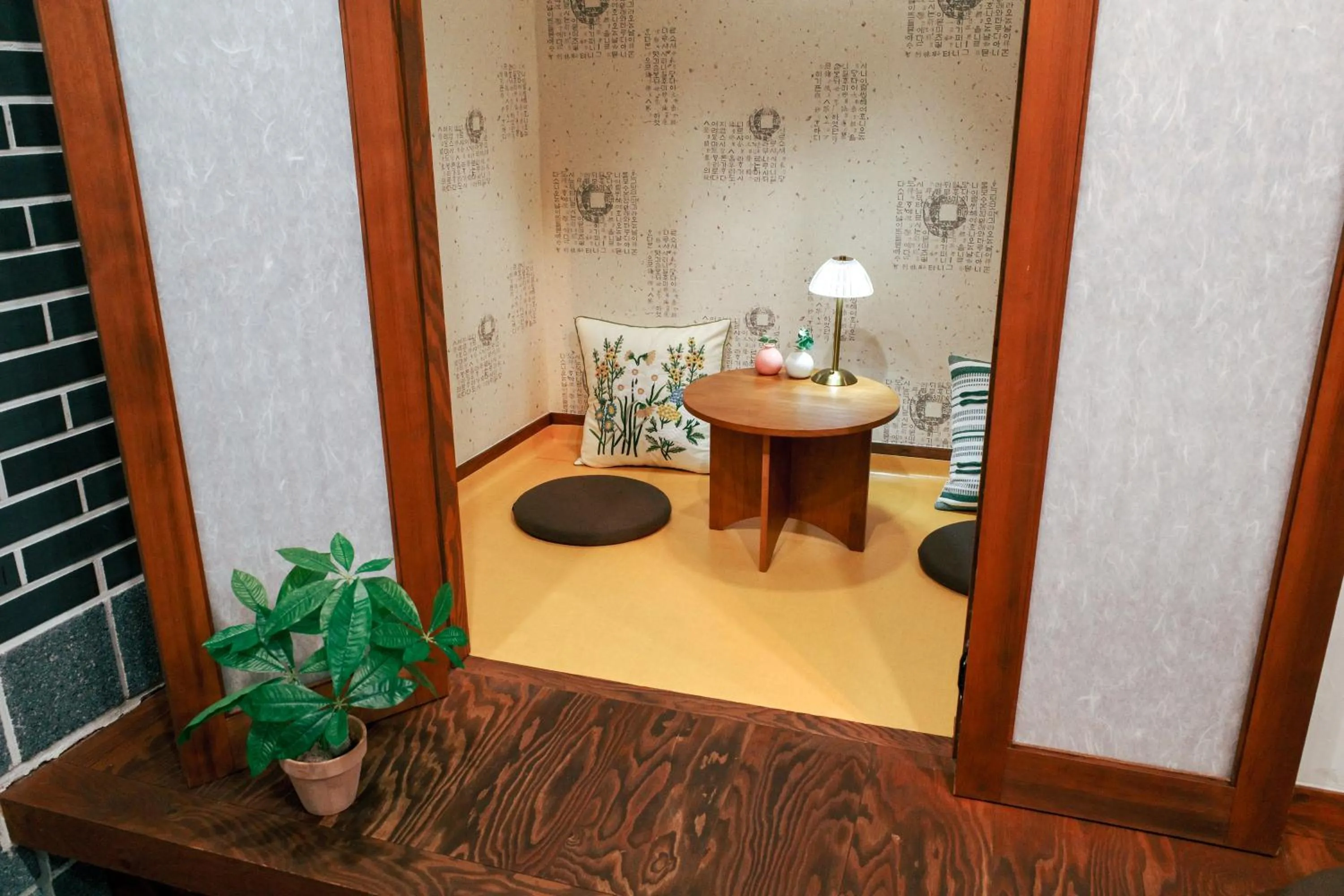 Area and facilities in Starria Hostel foreign guest only