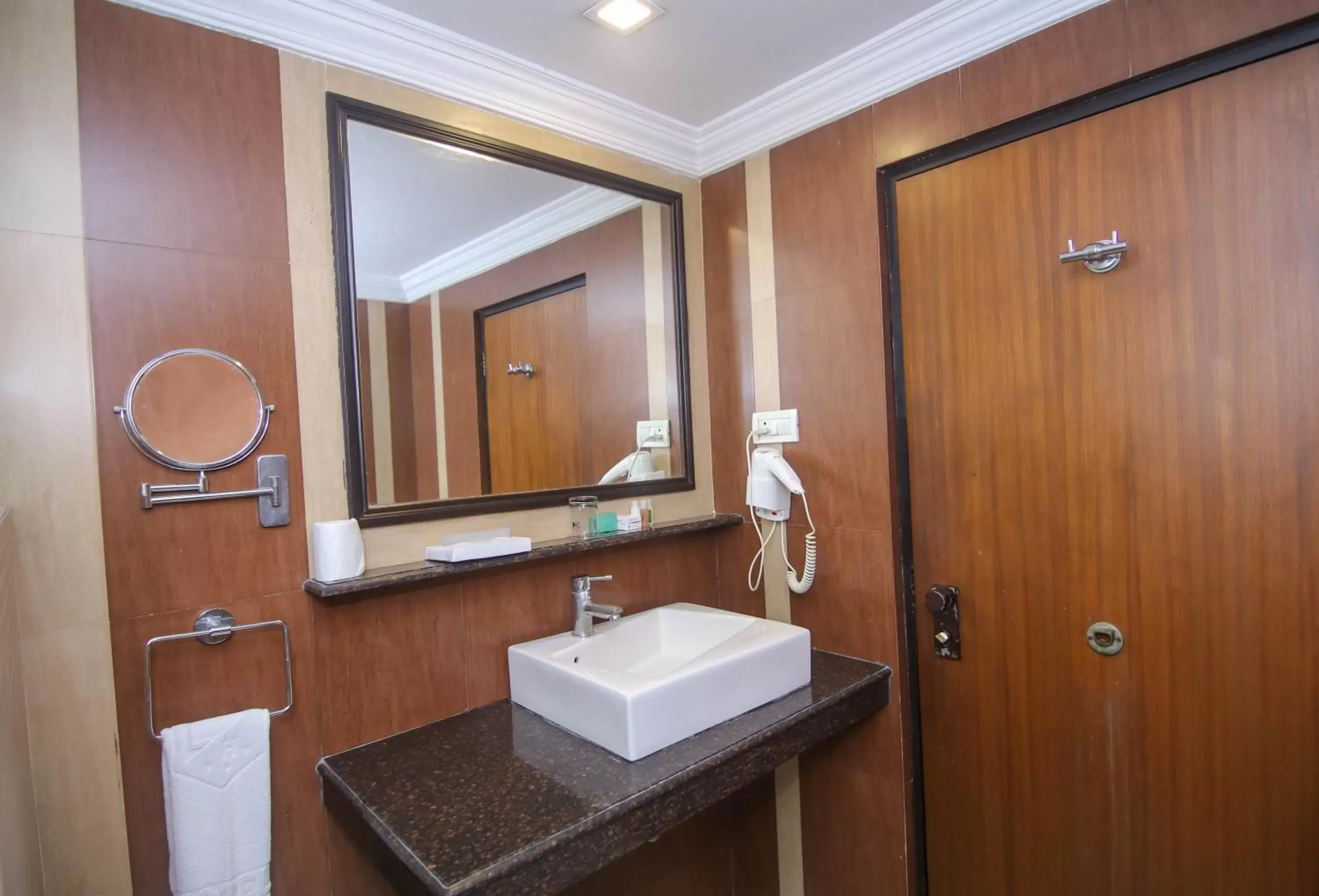 Deluxe Suite - single occupancy in Lytton Hotel Deluxe Suite - single occupancy in Lytton Hotel