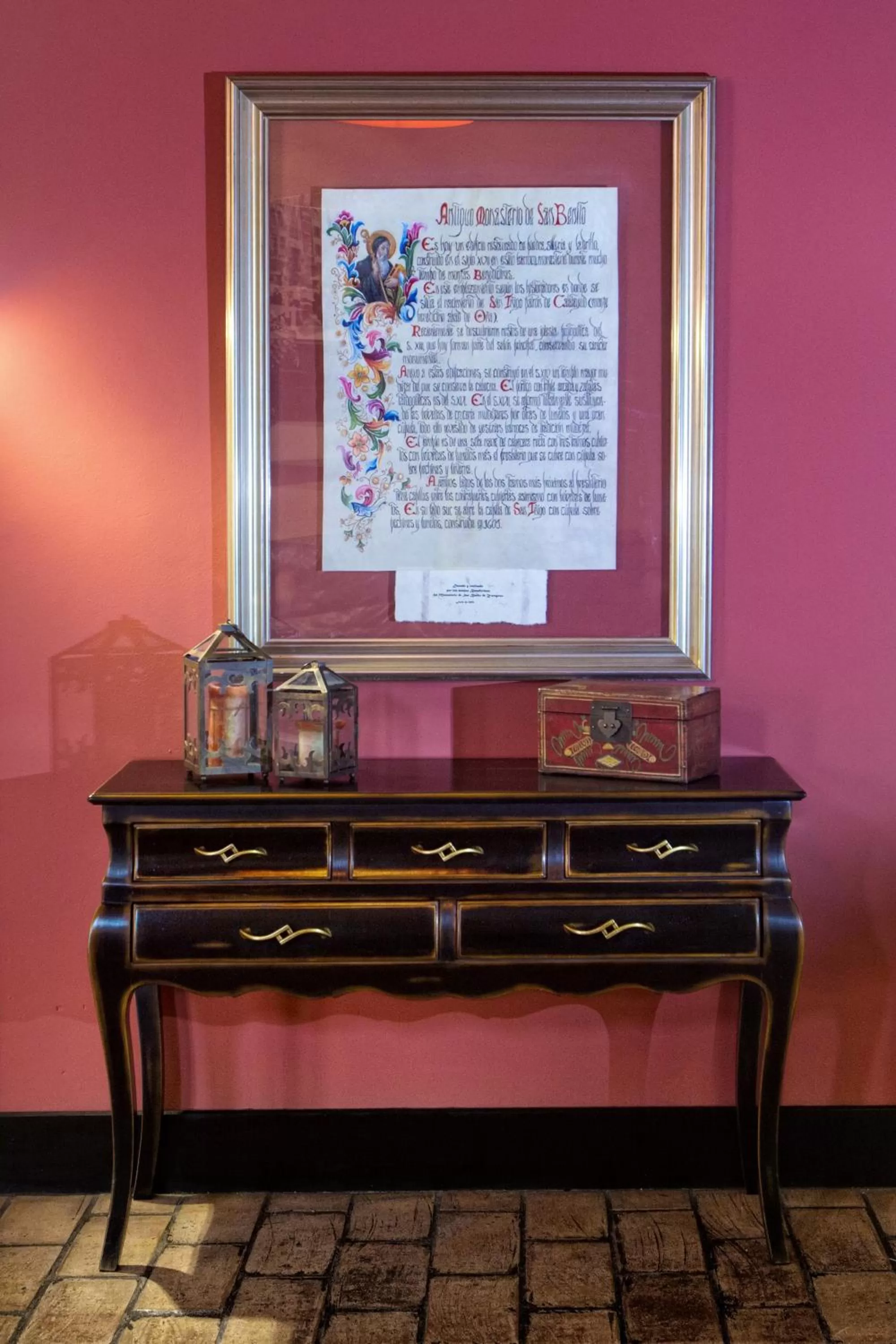 Decorative detail in Hotel Monasterio Benedictino