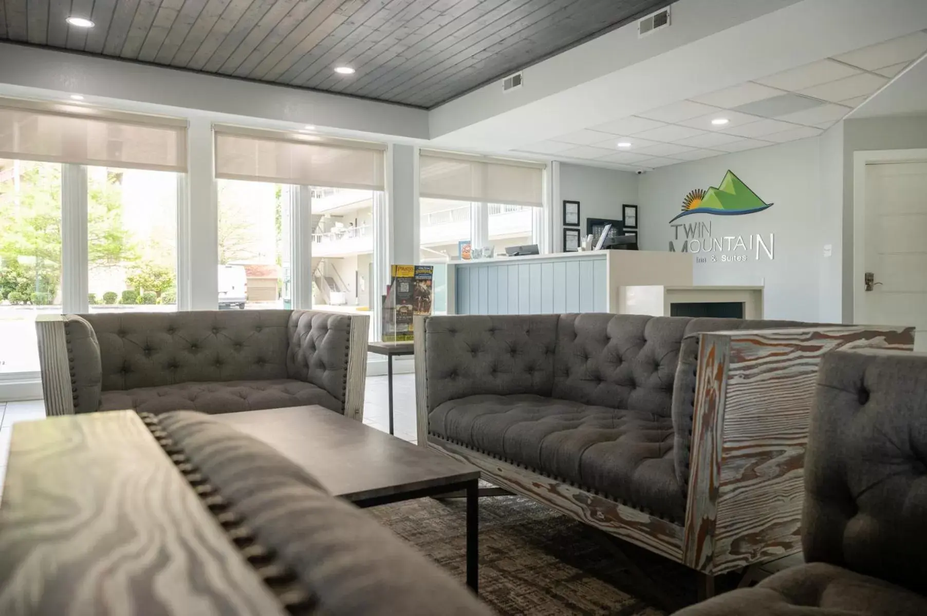 Lobby or reception, Seating Area in Twin Mountain Inn & Suites