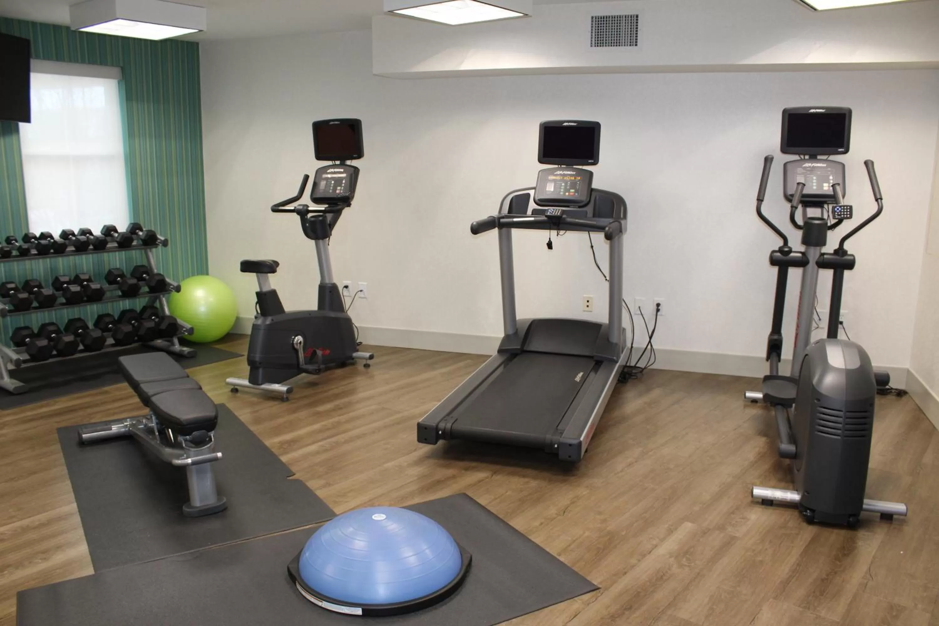 Spa and wellness centre/facilities, Fitness Center/Facilities in Holiday Inn Express Durham-UNH, an IHG Hotel