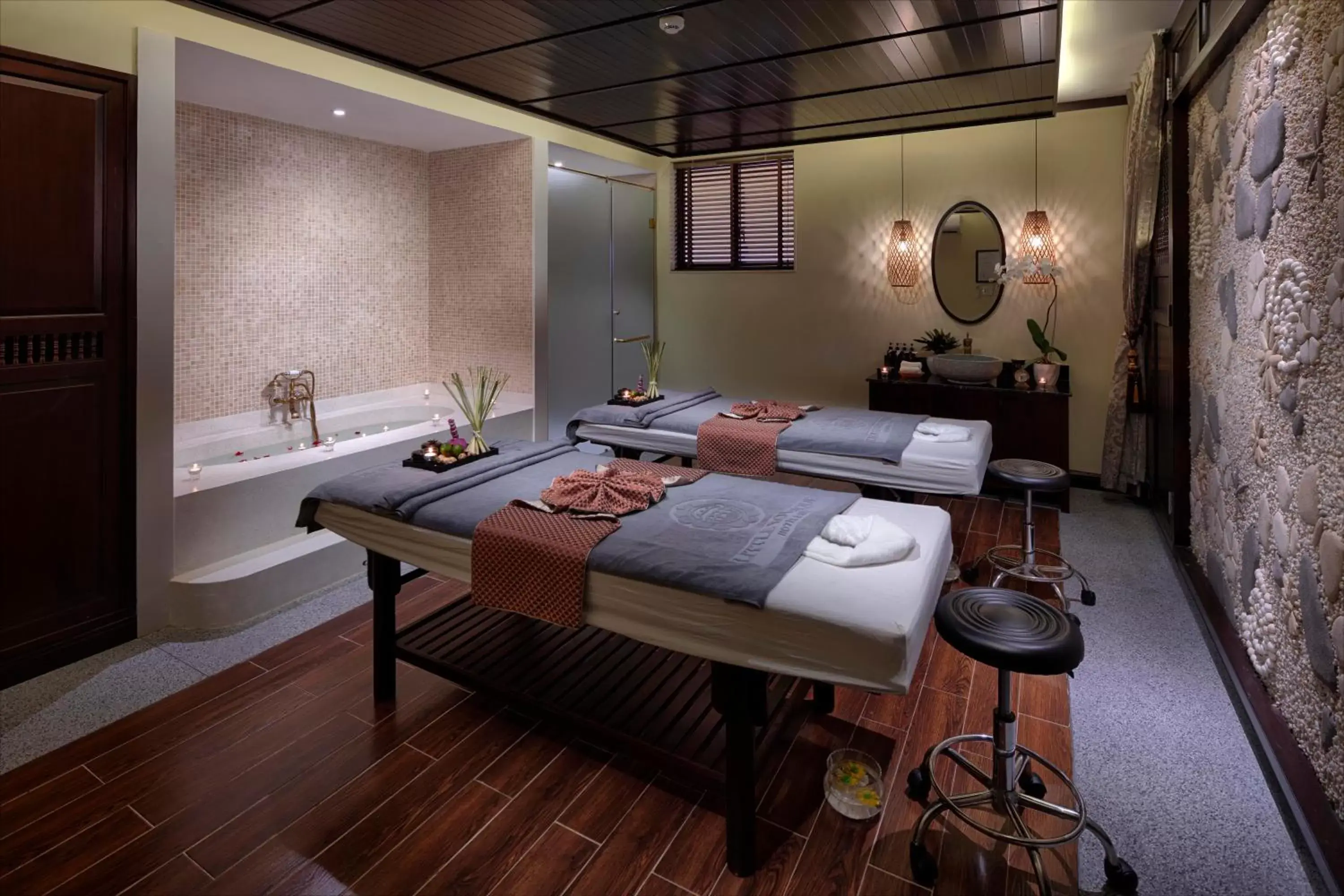 Massage, Bed in Little Riverside Hoi An . A Luxury Hotel & Spa Massage, Bed in Little Riverside Hoi An . A Luxury Hotel & Spa
