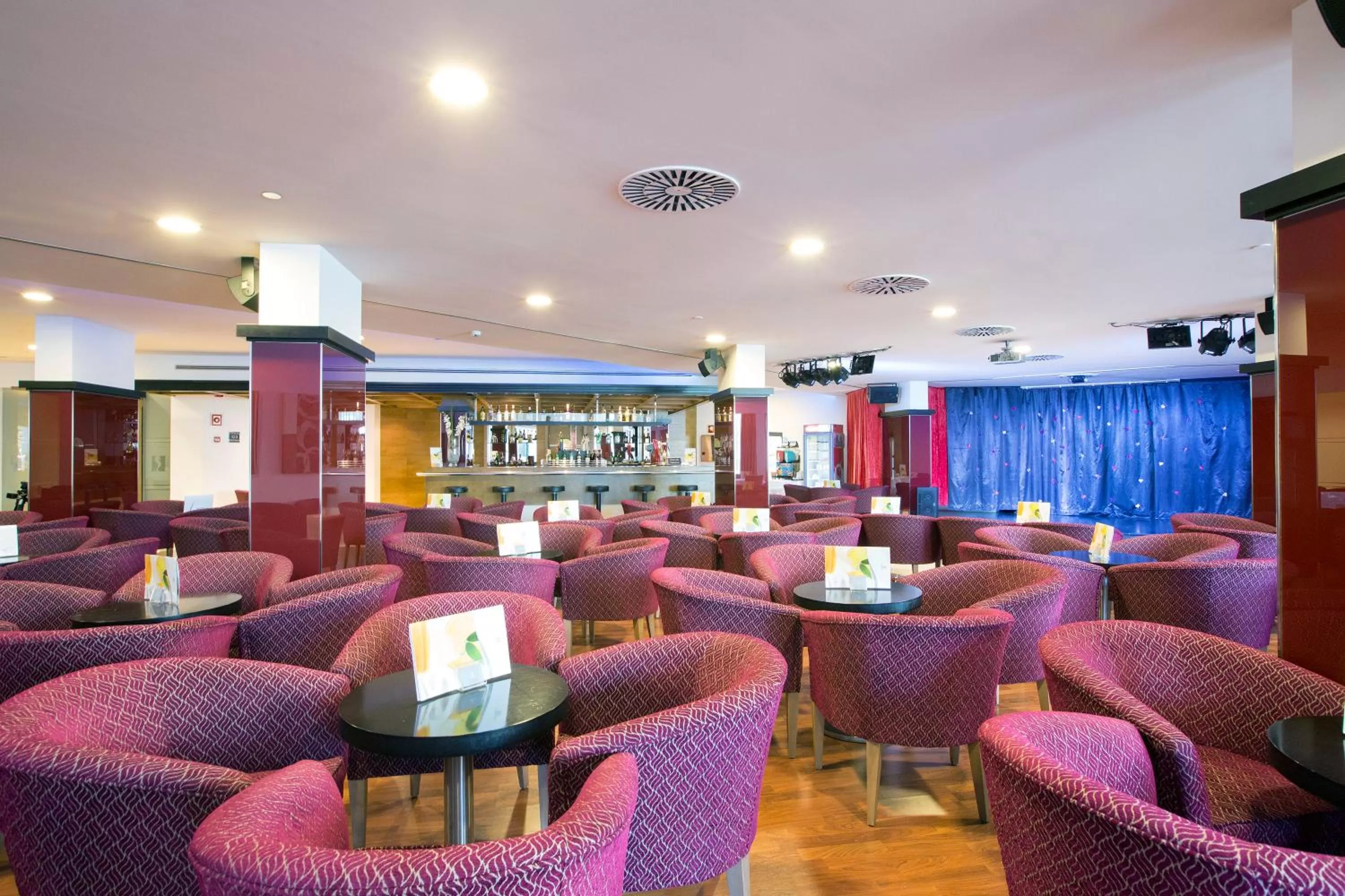 Lounge or bar in Hipotels Cala Millor Park