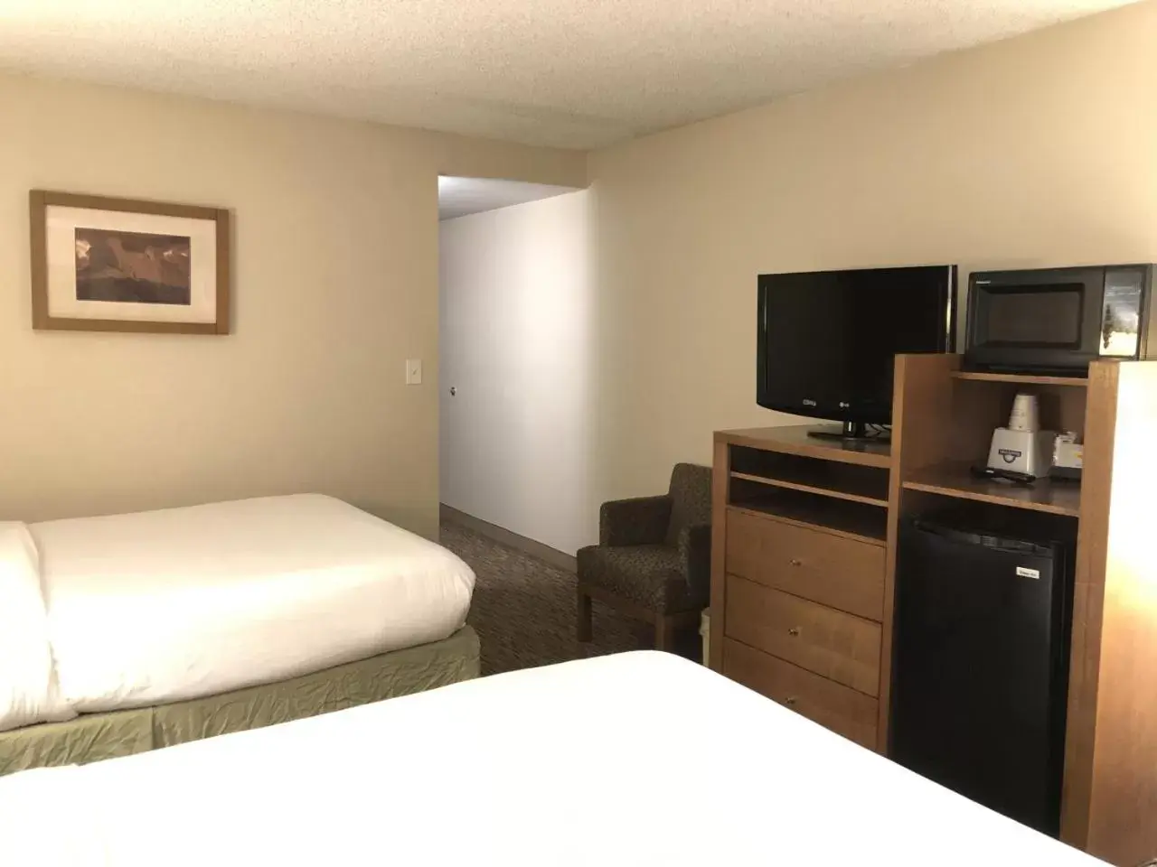 Deluxe Queen Room - Disability Access/Non-Smoking in Days Hotel by Wyndham Peoria Glendale Area Deluxe Queen Room - Disability Access/Non-Smoking in Days Hotel by Wyndham Peoria Glendale Area