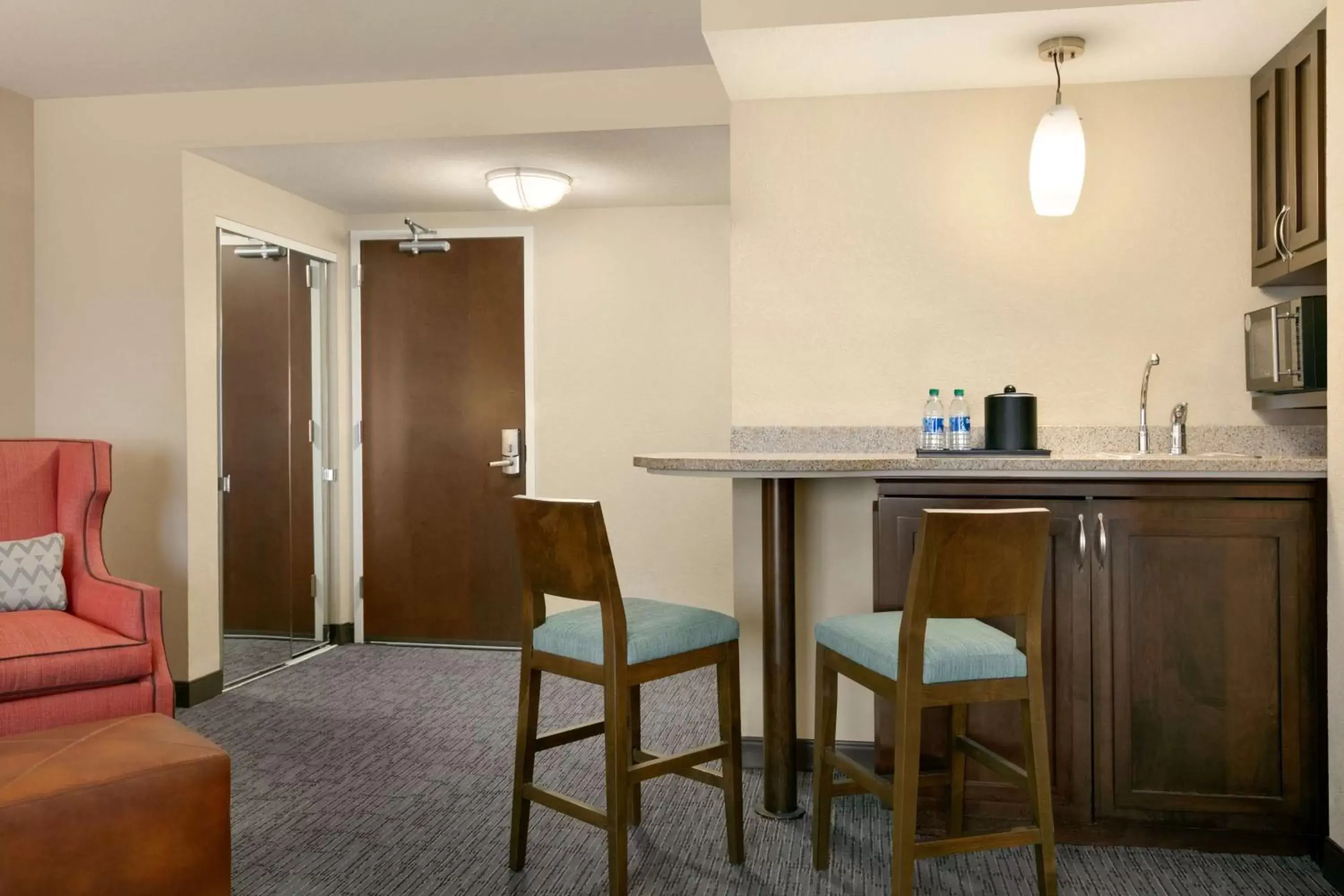 Photo of the whole room, Kitchen/Kitchenette in Hilton Garden Inn Atlanta Downtown