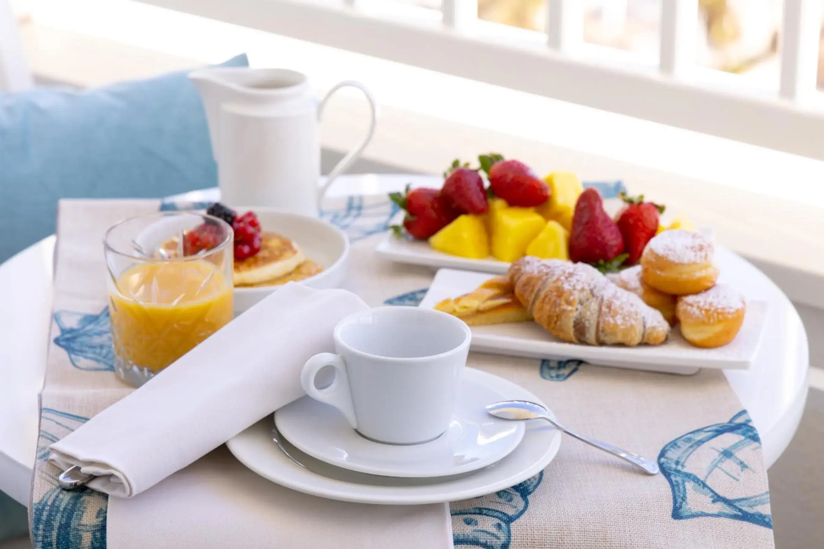 Balcony/Terrace, Breakfast in Hotel Tiffany's