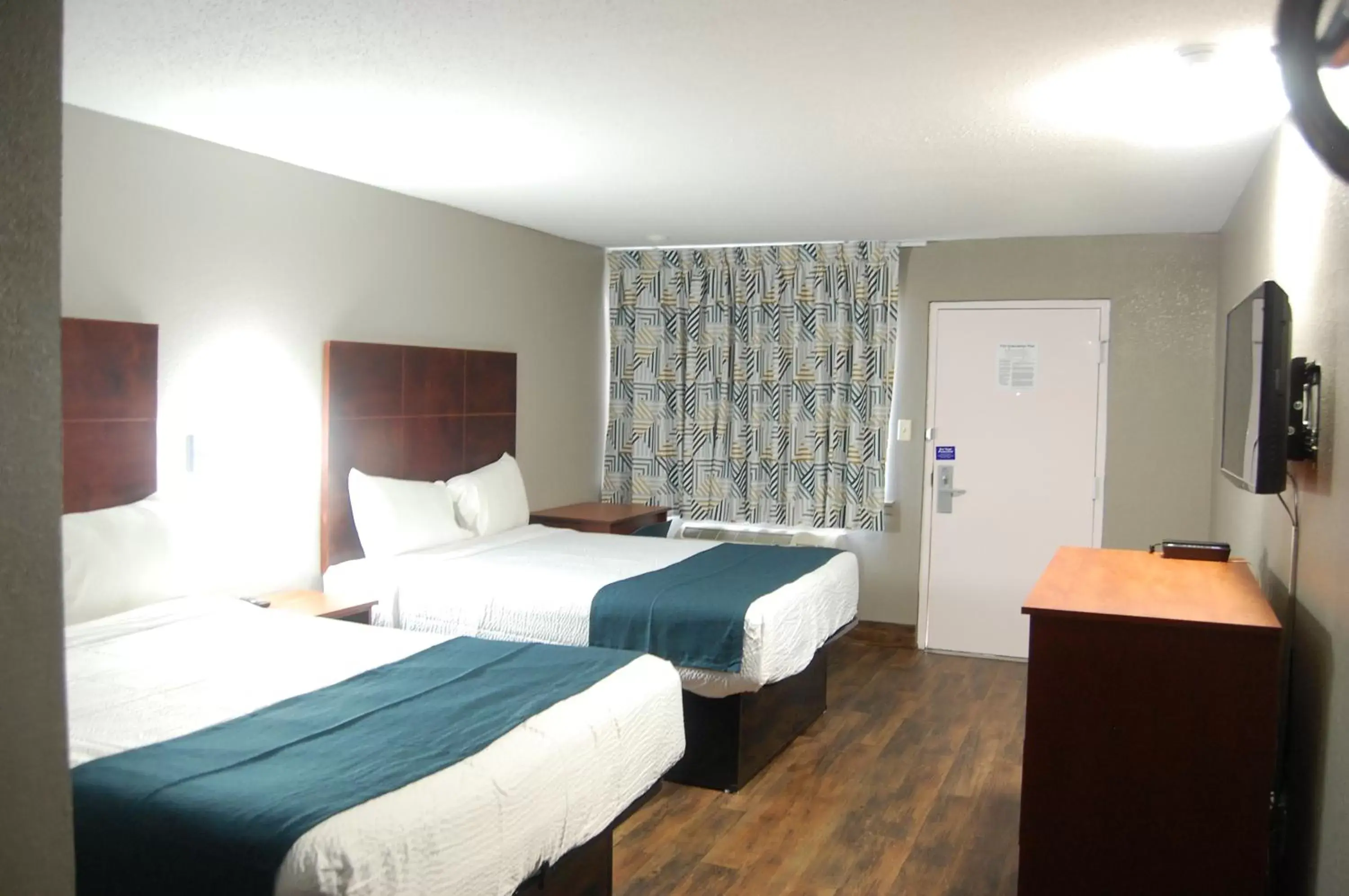 Bed in Motel 6-Tupelo, MS - Downtown