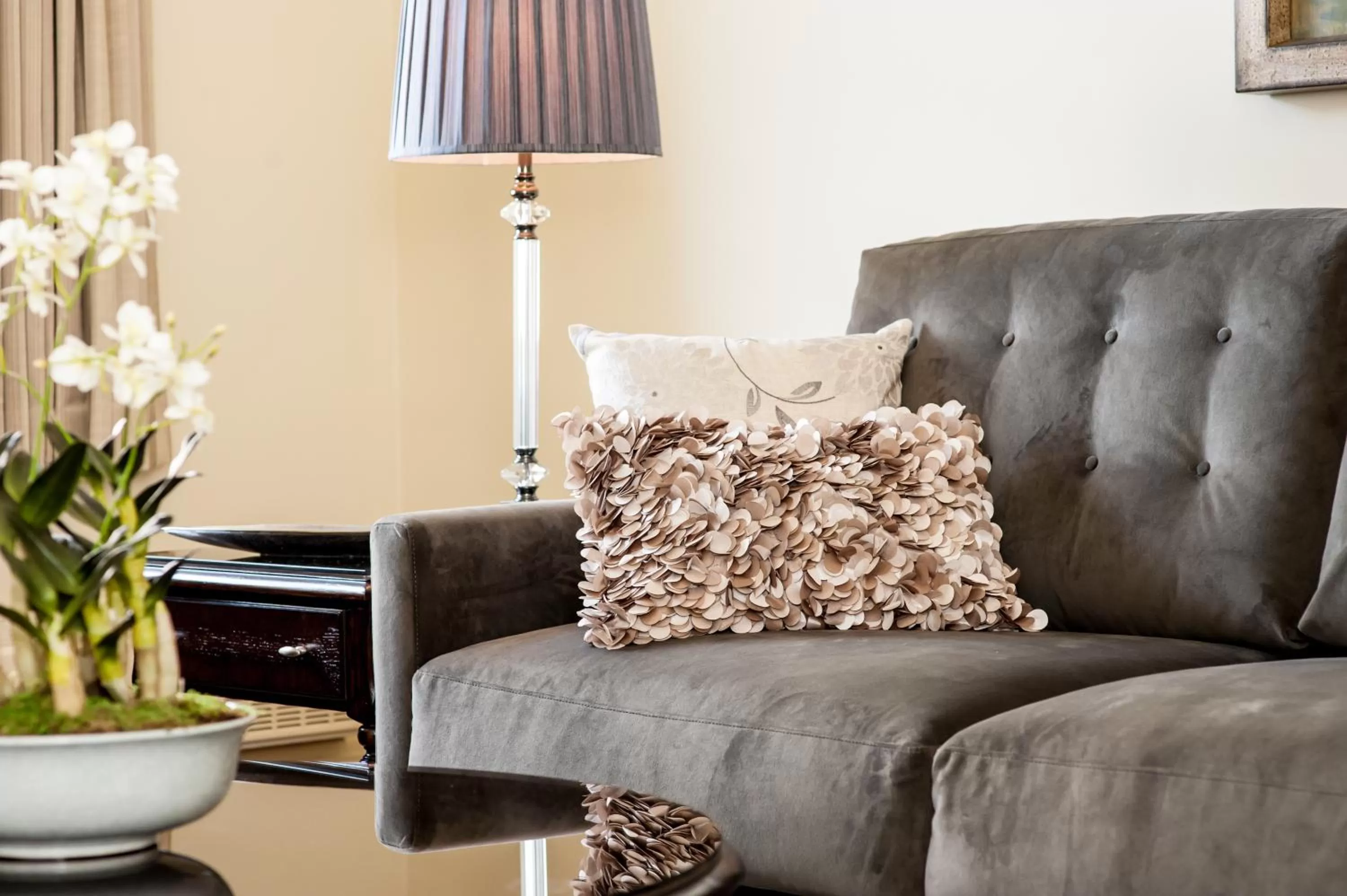 Living room in The Inn at the Union Club of British Columbia