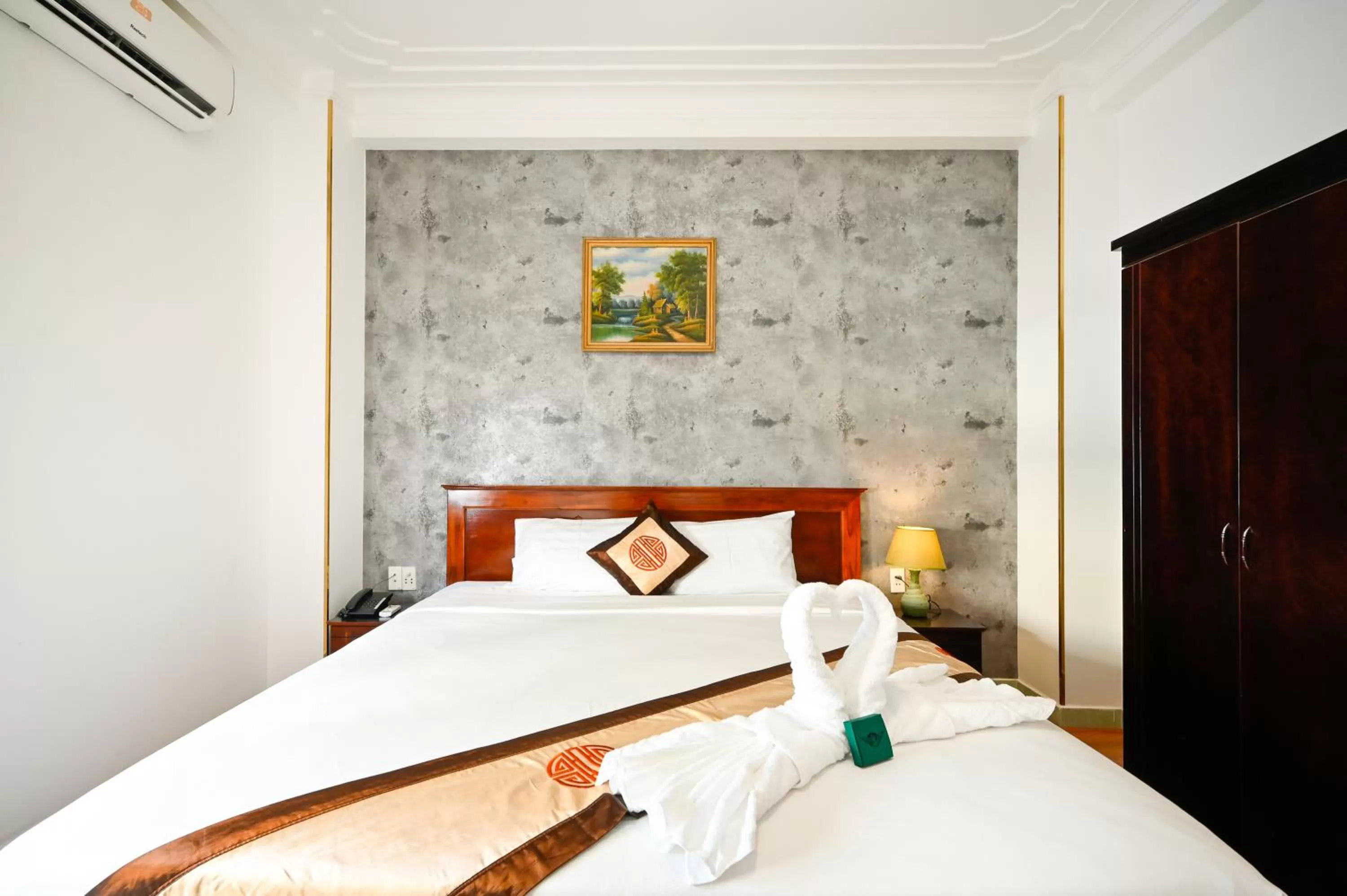 Bedroom in TN Central Hotel