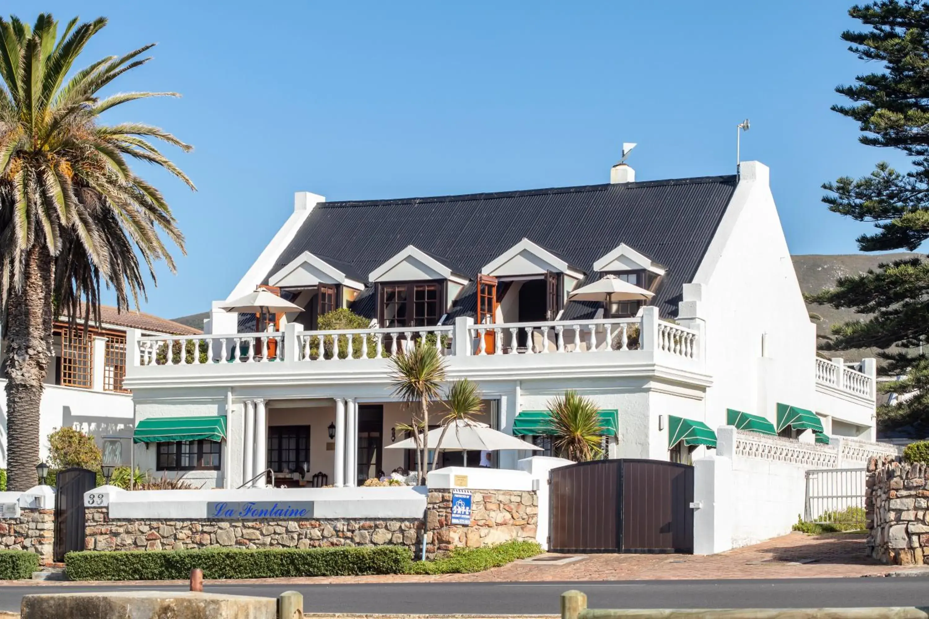 Property Building in La Fontaine Guest House Hermanus