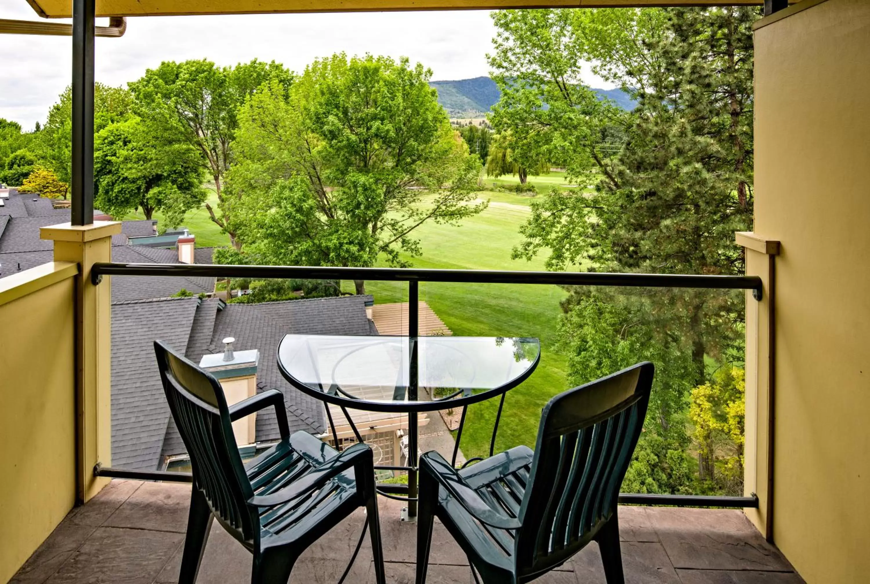 Balcony/Terrace in Ramada by Wyndham Penticton Hotel & Suites