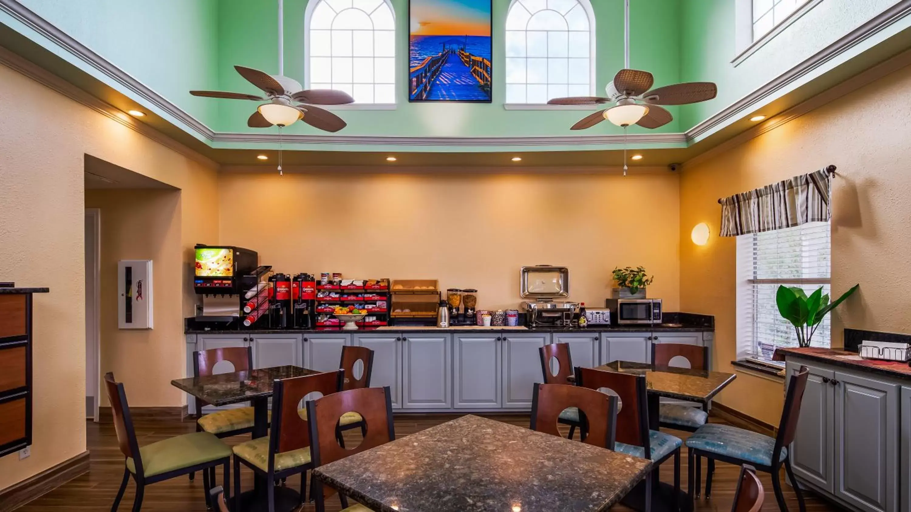 Restaurant/Places to Eat in Key West Inn - Fairhope