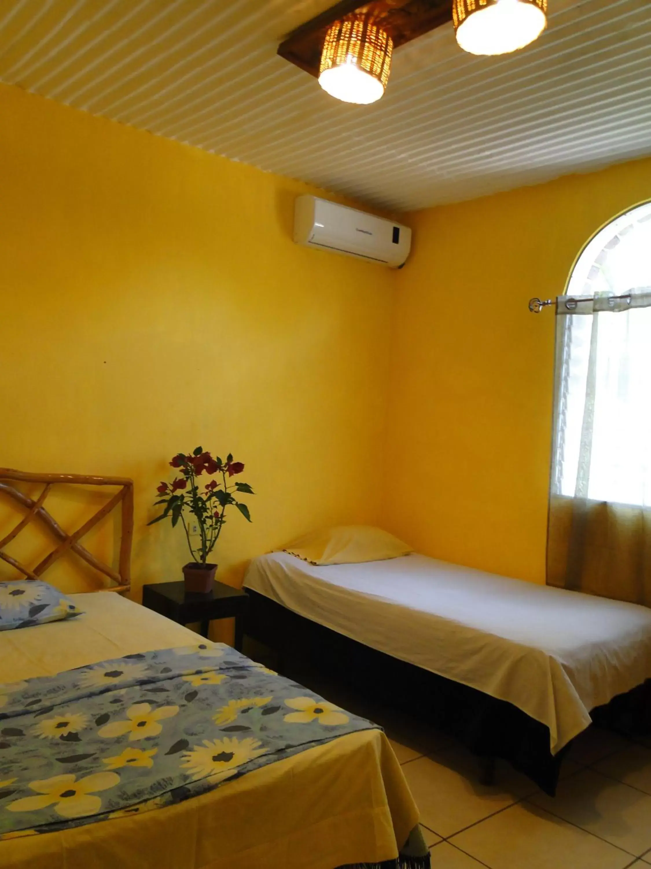 Twin Room with Air-Conditioning in Hotel Caleta Twin Room with Air-Conditioning in Hotel Caleta