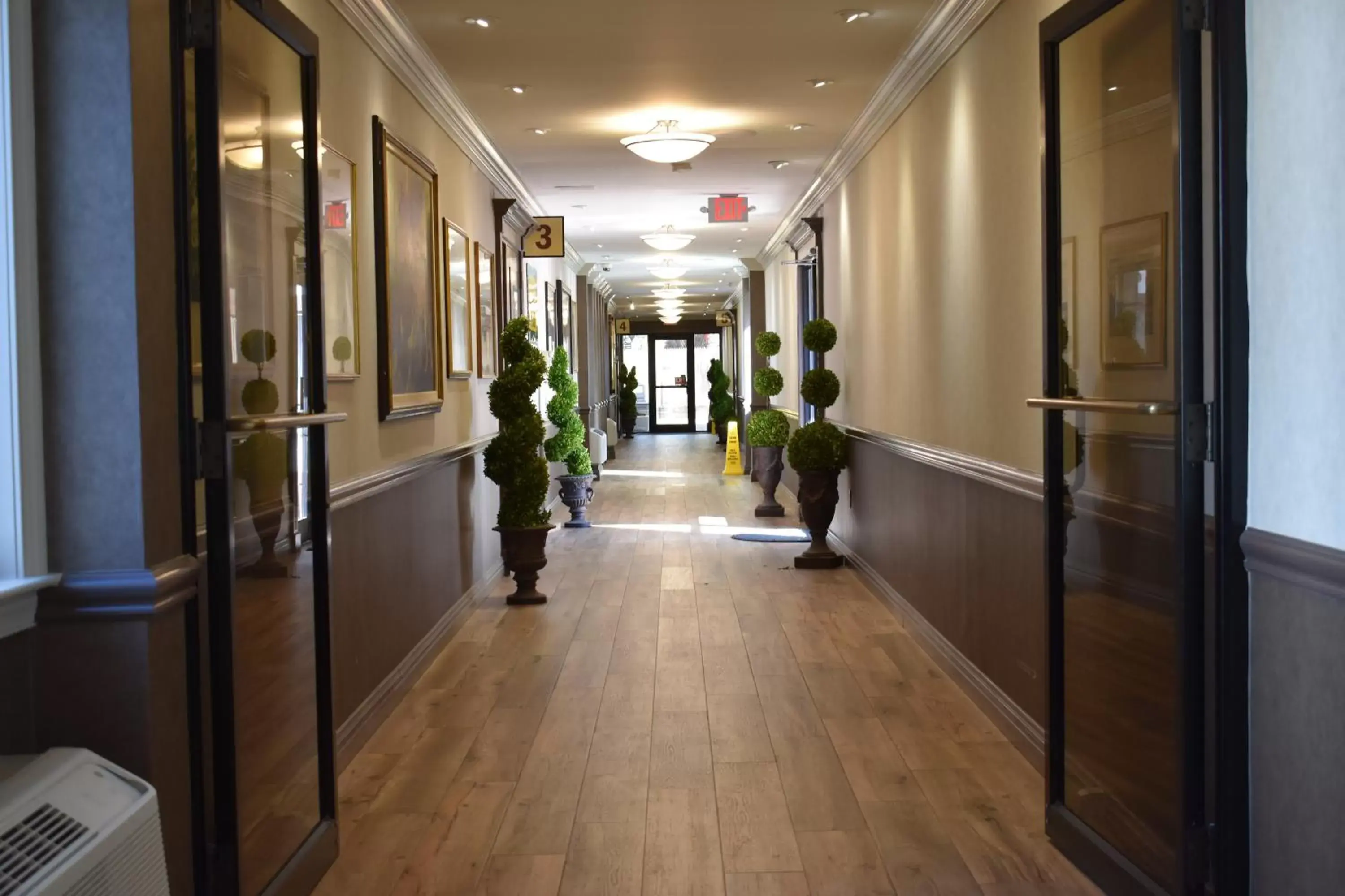 Property building in East Norwich Inn Property building in East Norwich Inn