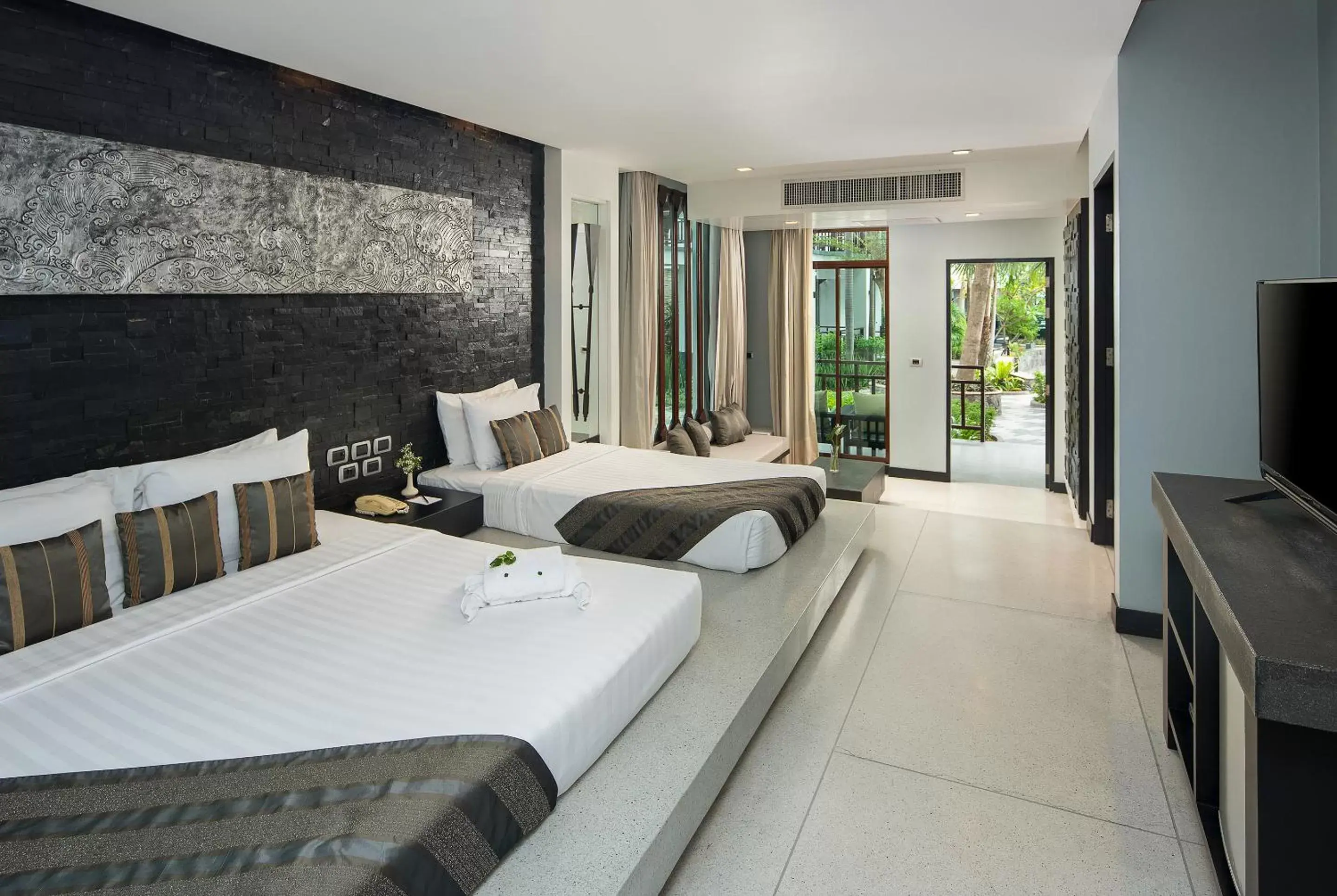 Bathroom, Bed in The Zign Hotel