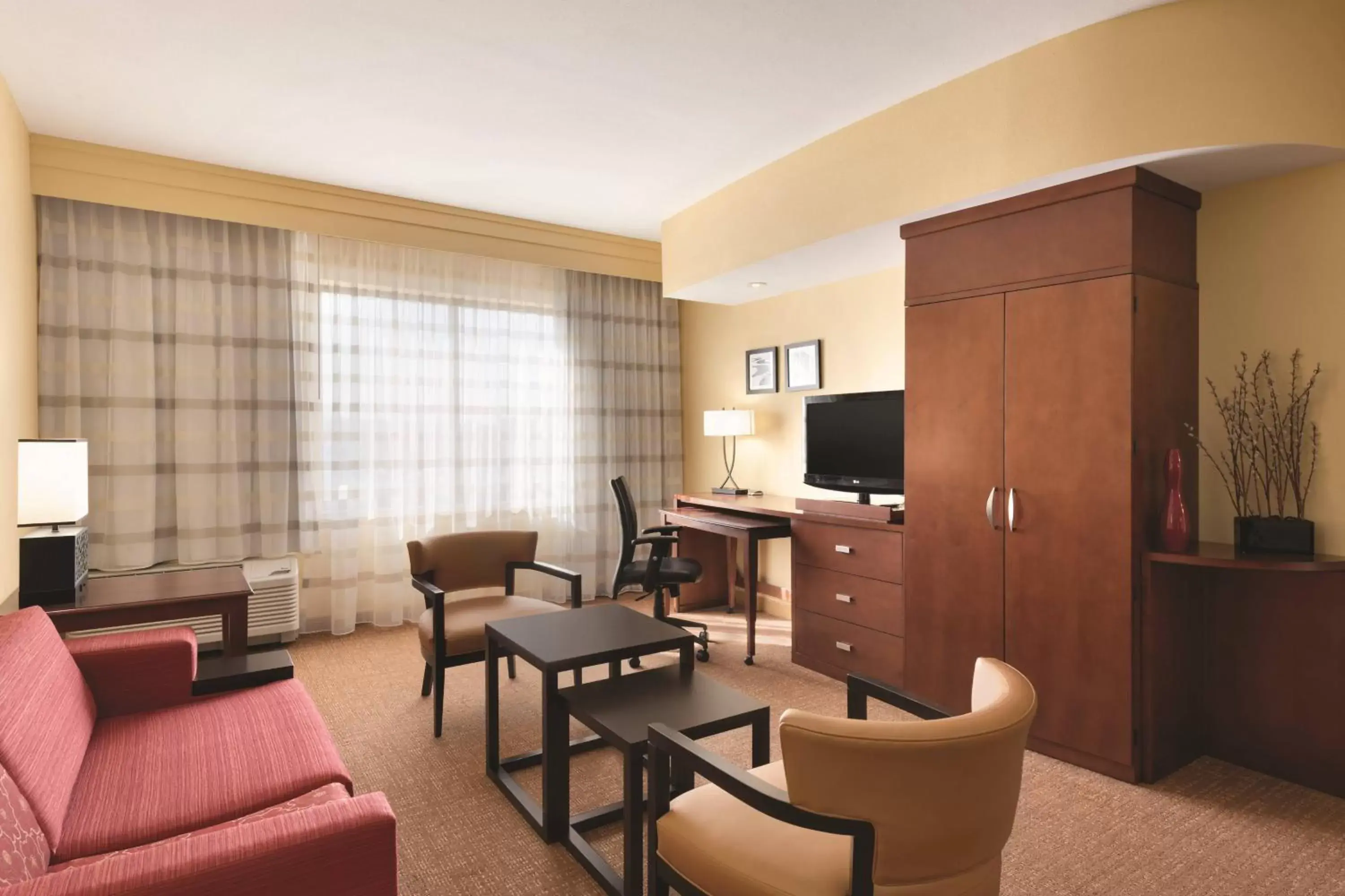 Bedroom, Seating Area in Courtyard by Marriott Salisbury