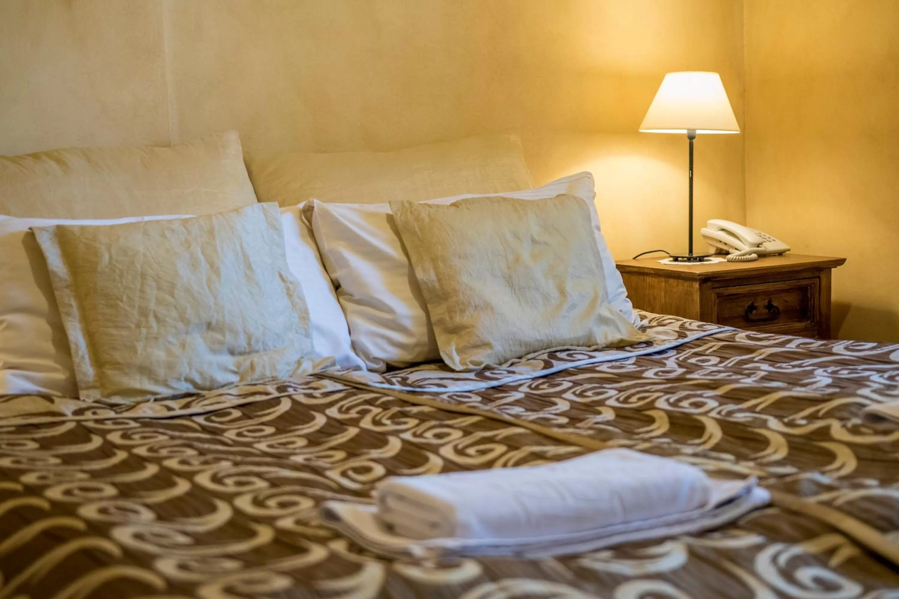 Bed in Hotel Dwór Karolówka