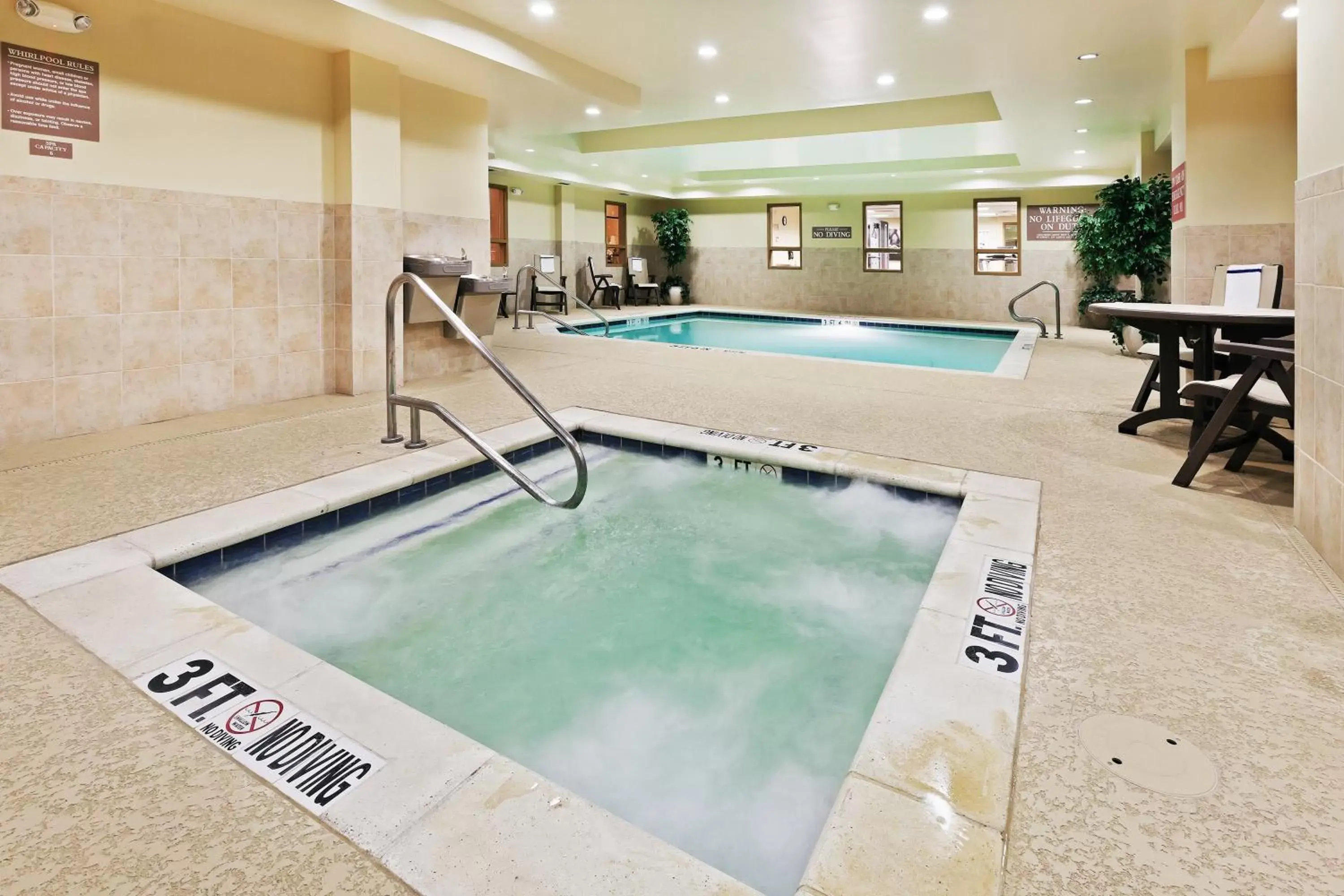 Pool view, Swimming Pool in Country Inn & Suites by Radisson, Texarkana, TX