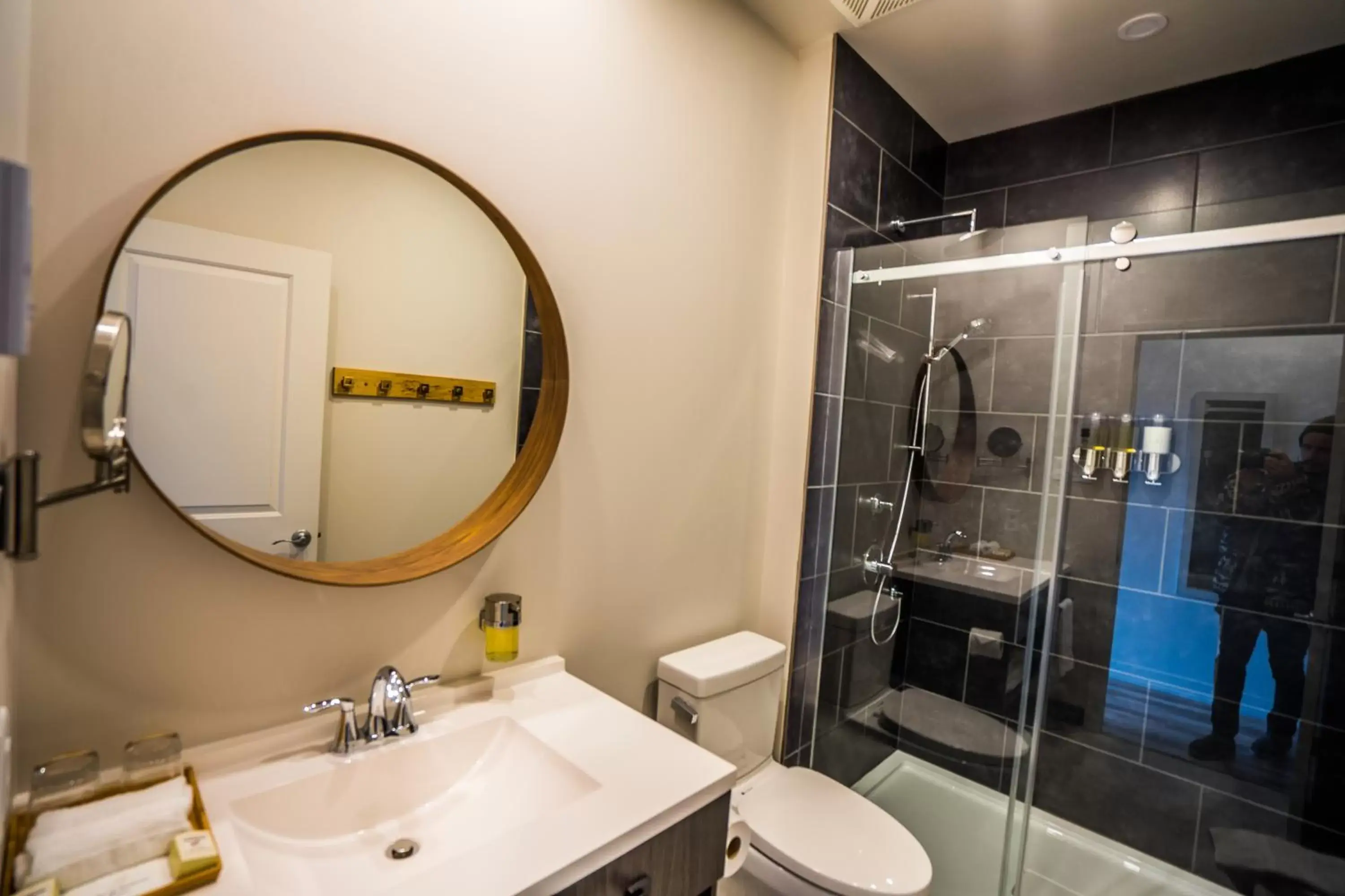 Bathroom in Le Bellevue Modern Lodge