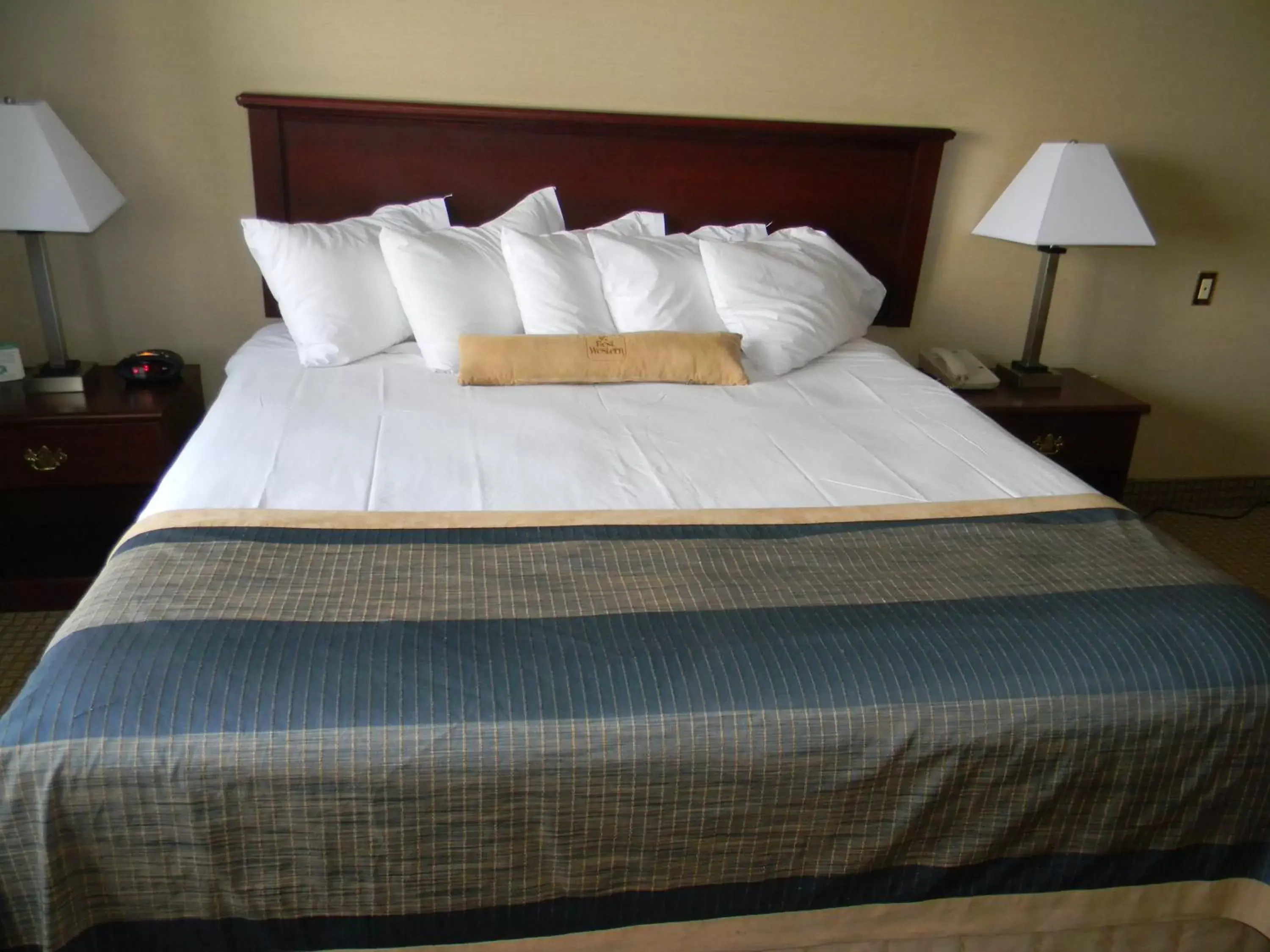 Bed in Ramada by Wyndham Jordan/Beacon Harbourside Resort