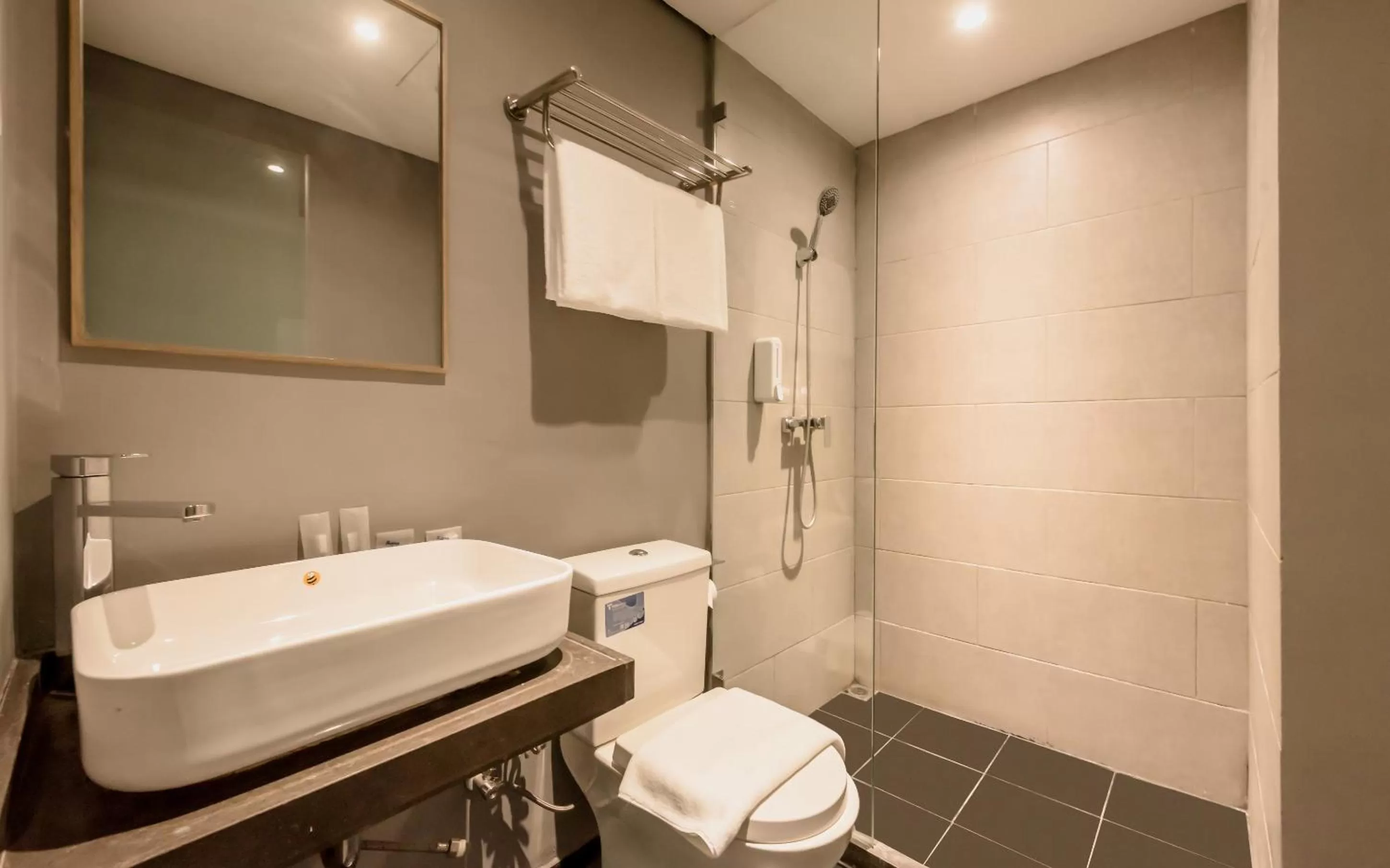 Bathroom in Yellow Bee Tanah Abang