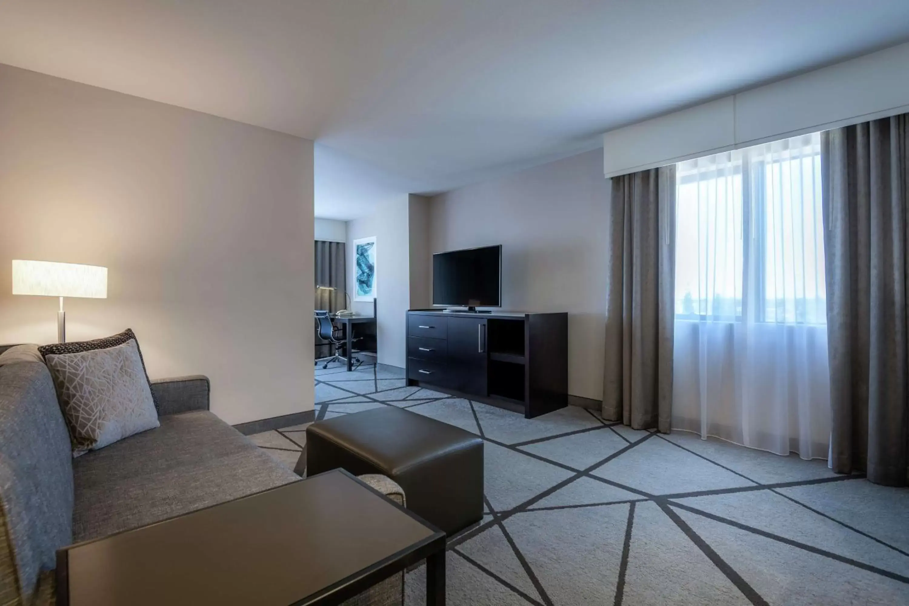 Bed, Seating Area in DoubleTree by Hilton Los Angeles Norwalk