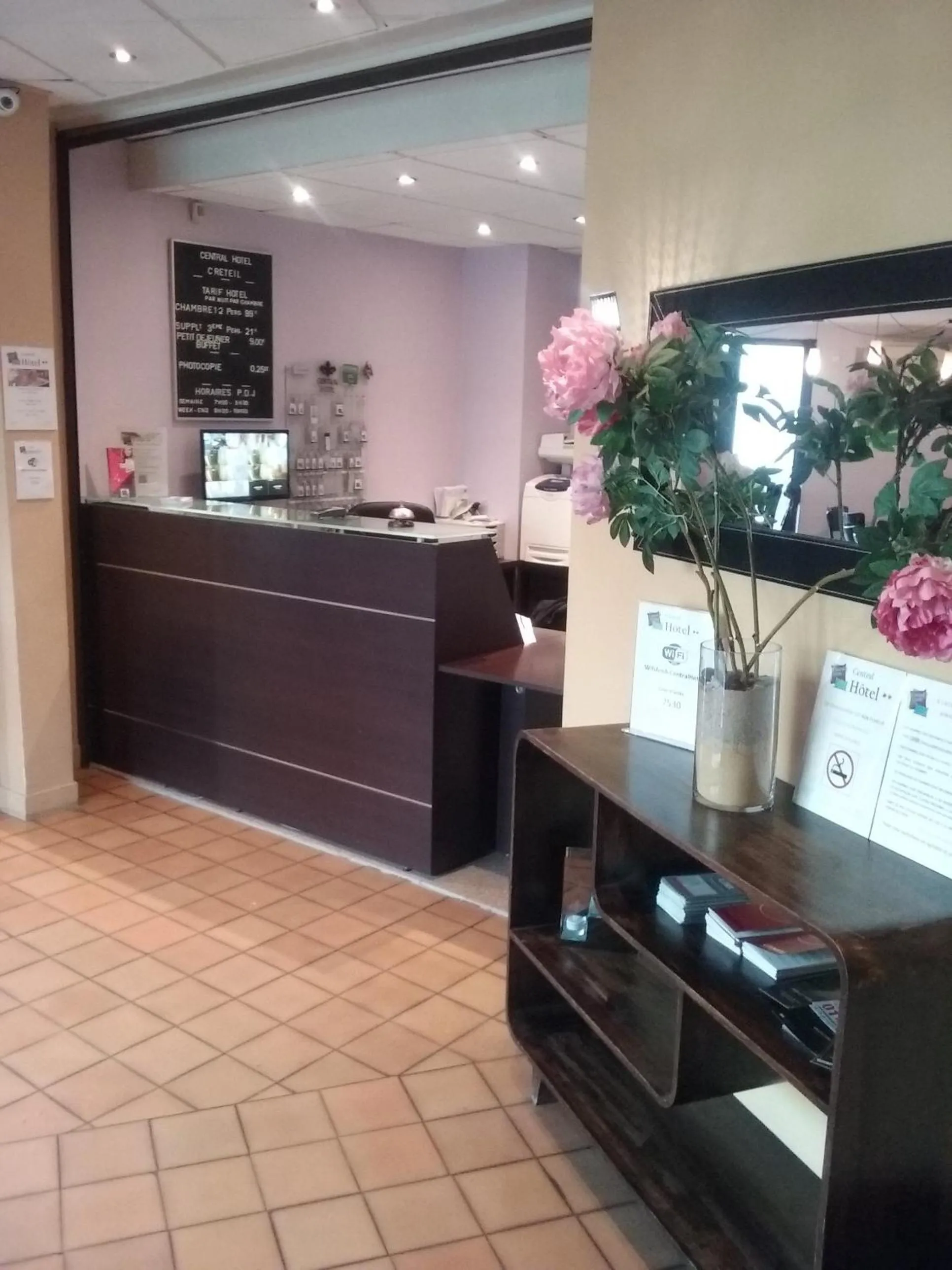 Lobby or reception in Central Hotel