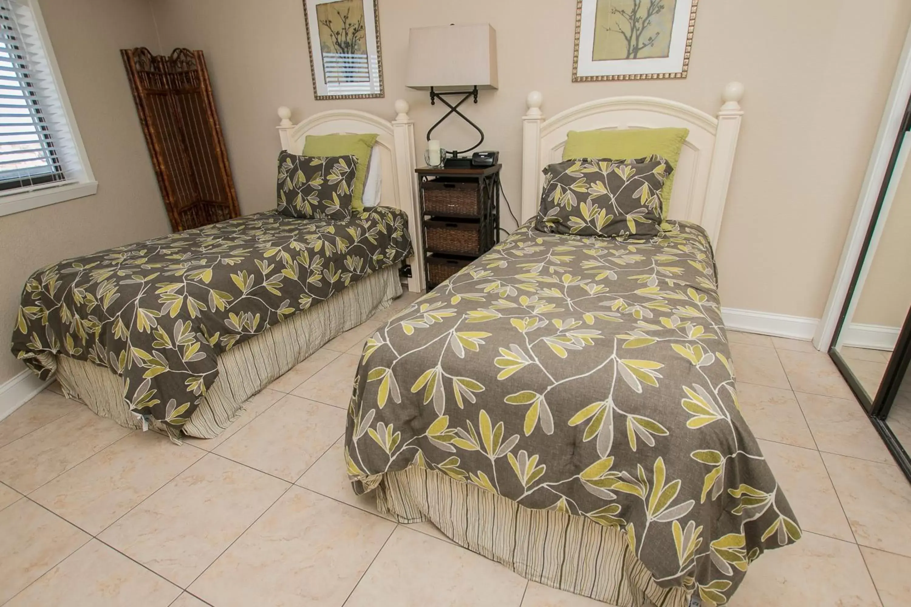 Bed in Edgewater Beach Resort 602 Destin (Condo)