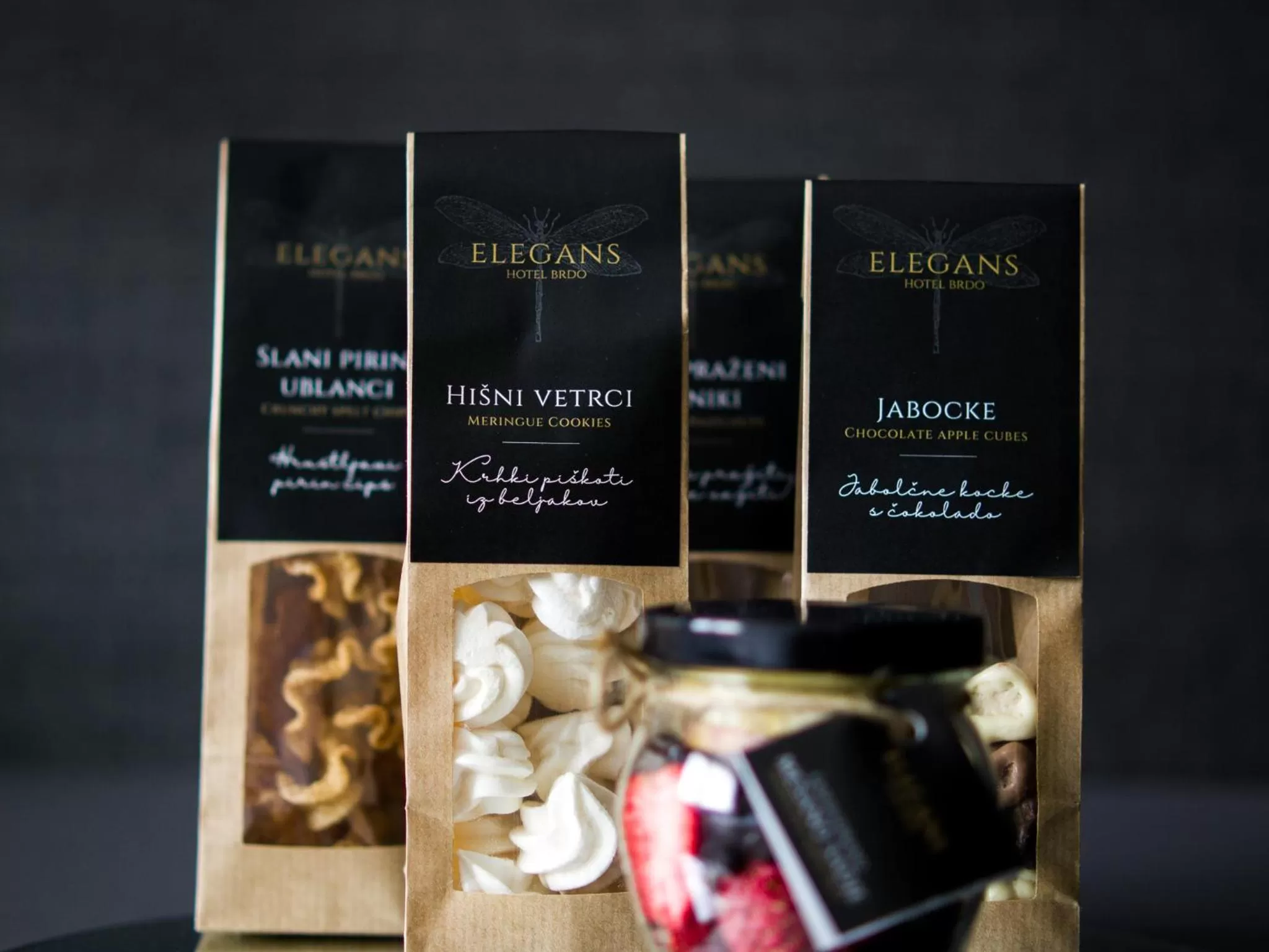 oven in Elegans Hotel Brdo