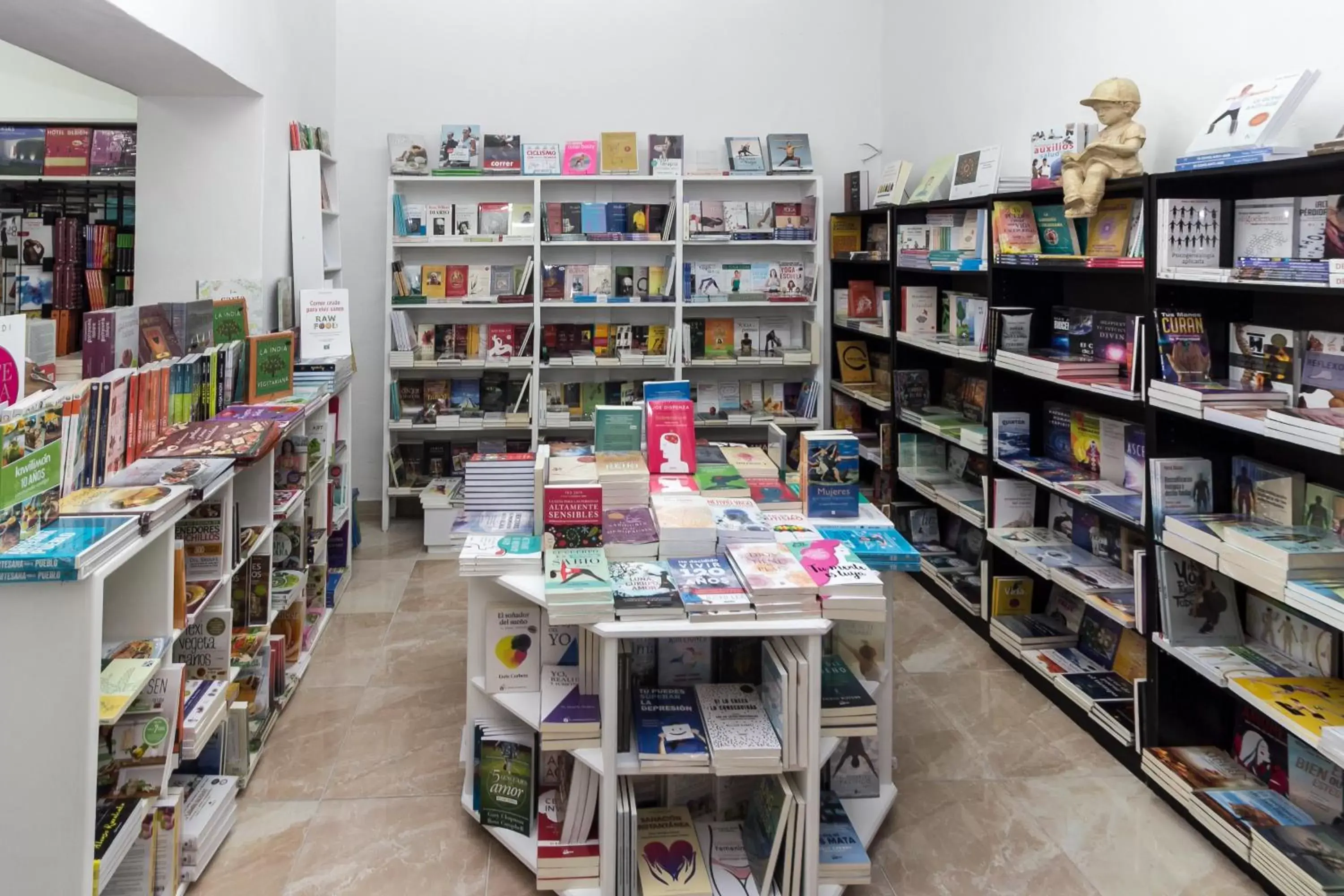 On-site shops, Library in Arawi Hotel Boutique