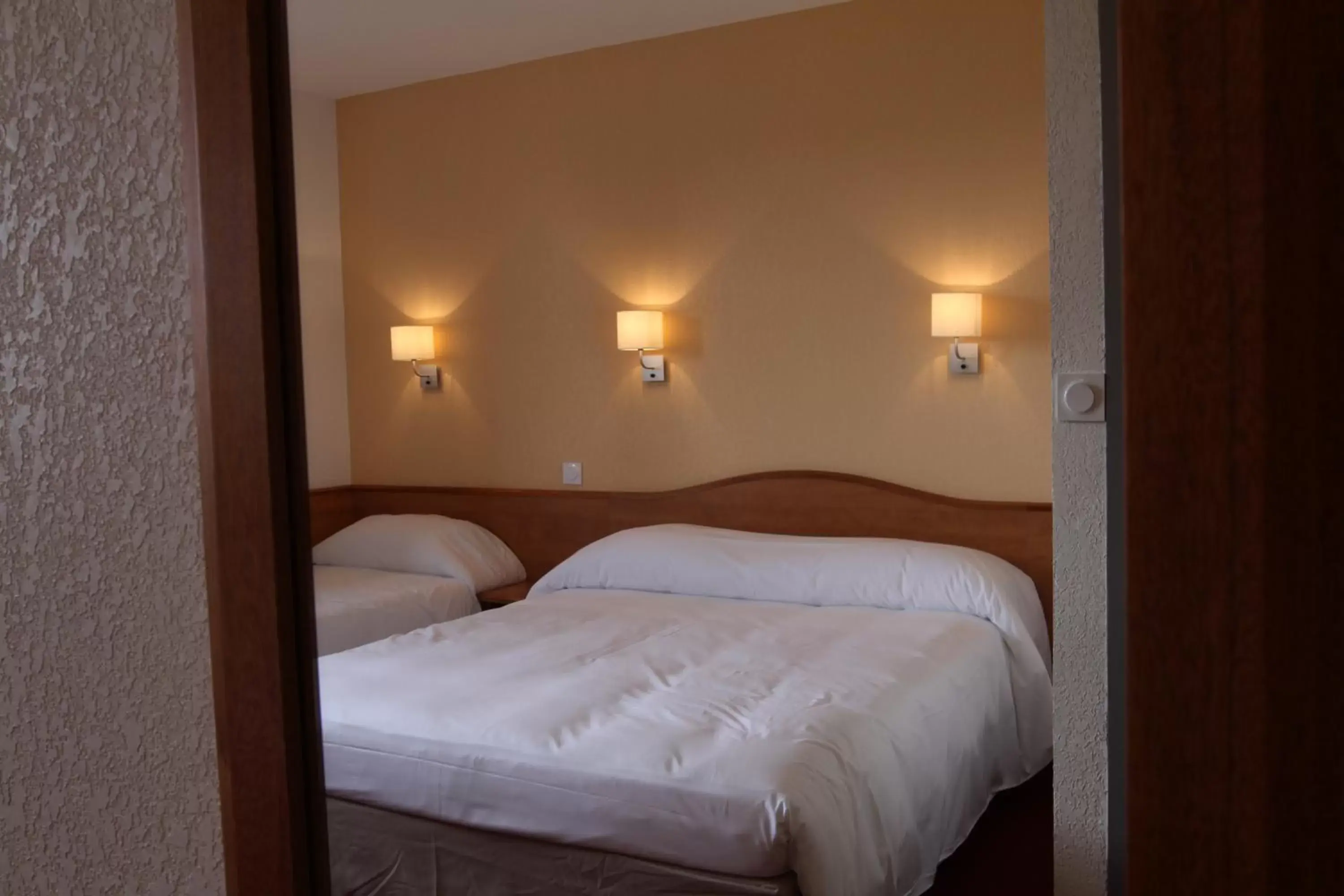 Photo of the whole room, Bed in Brit Hotel Confort Villeneuve Sur Lot