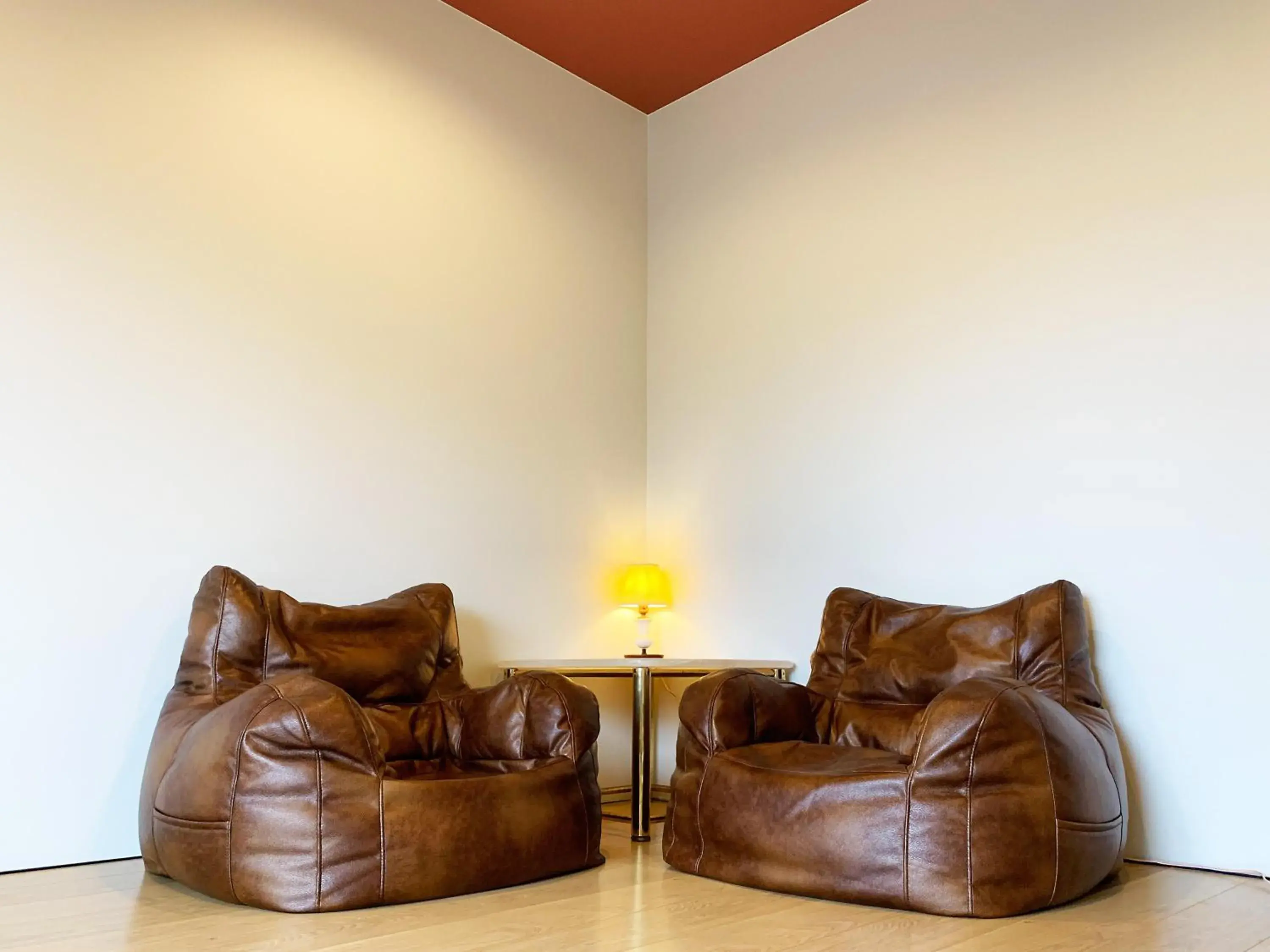 Bedroom, Seating Area in Cactus Inn