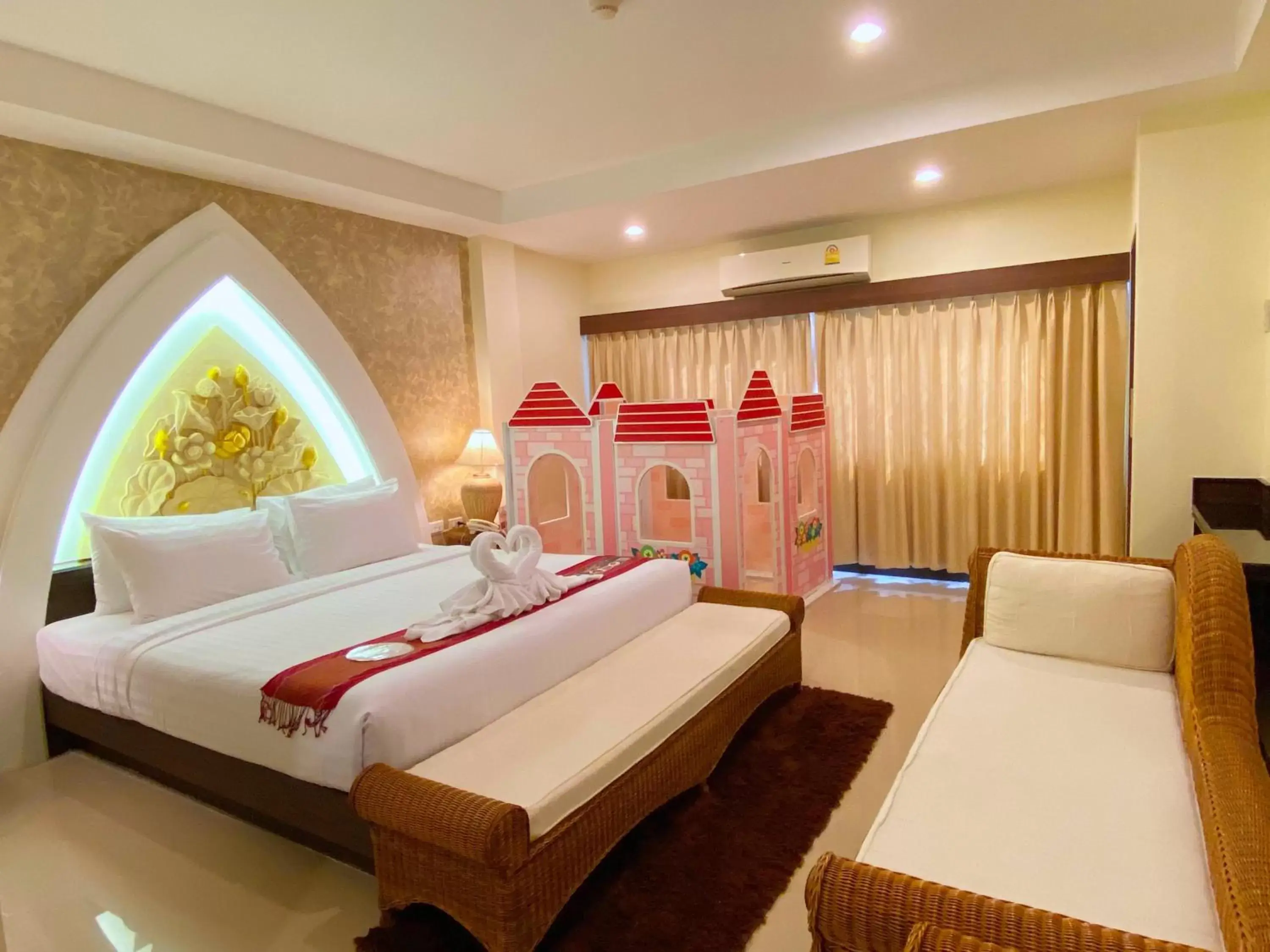 Bed in Phanomrungpuri Hotel Buriram