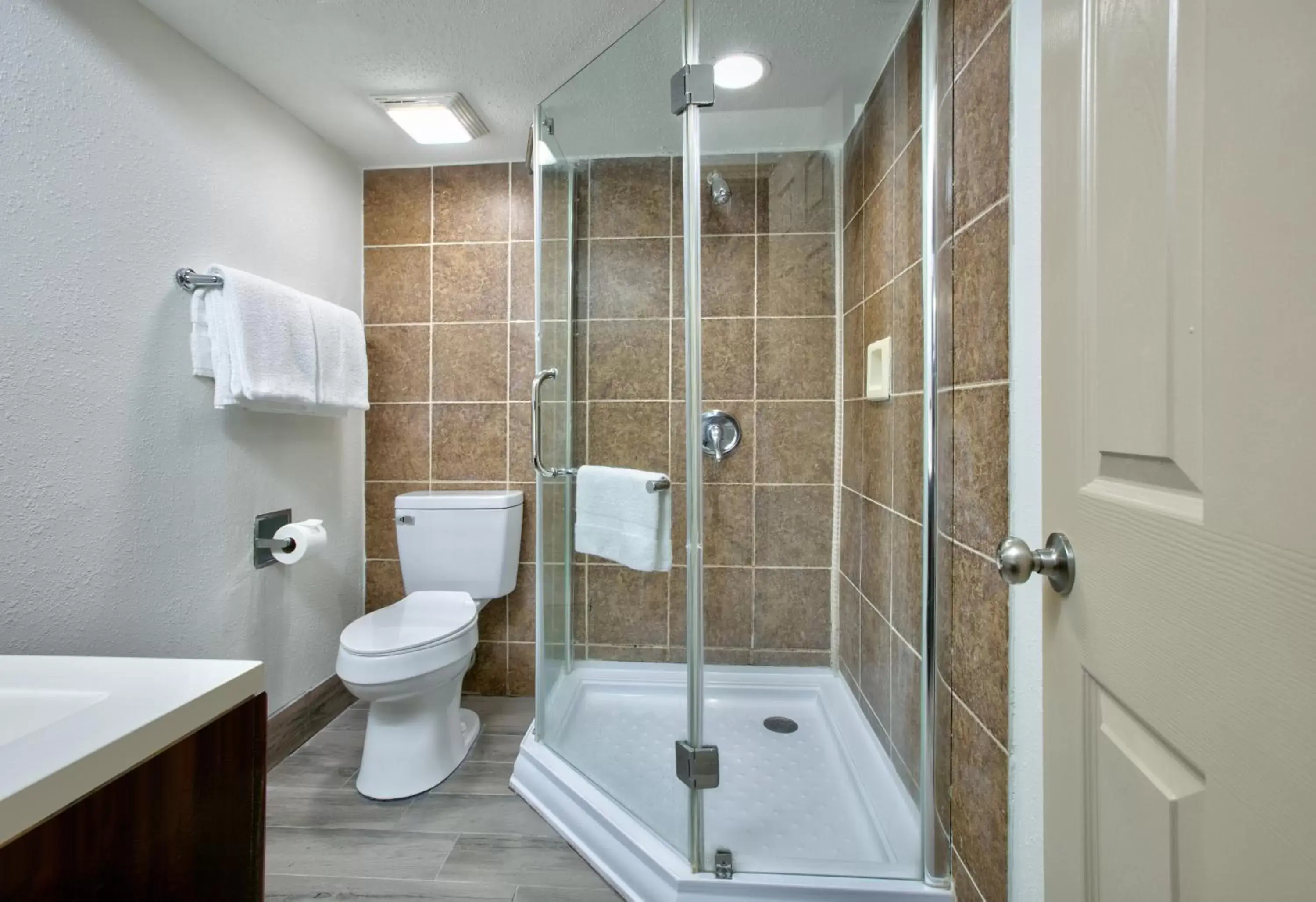 Bathroom in Ramada by Wyndham Gulfport I-10 Diamondhead