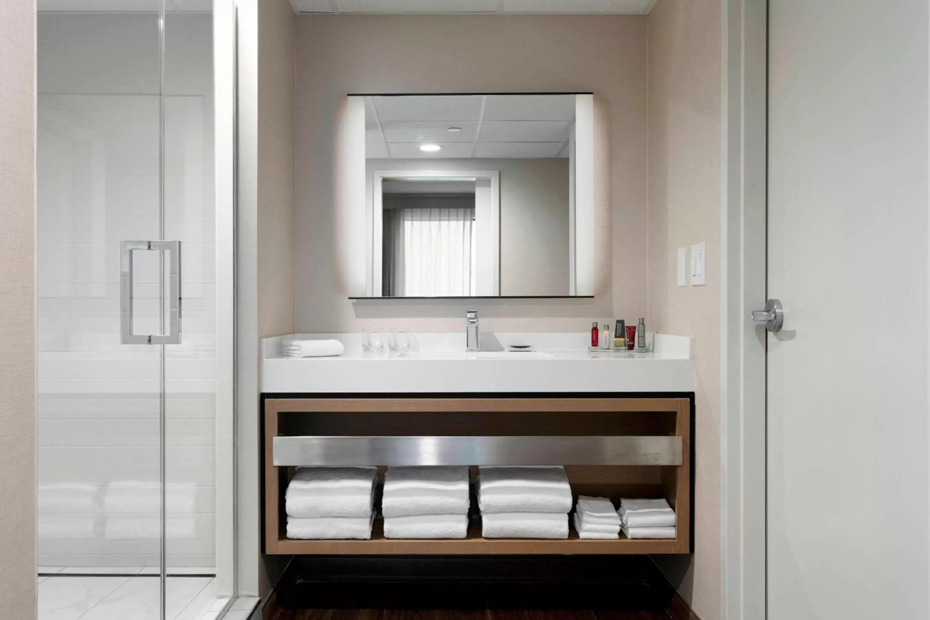 Bathroom in Des Moines Marriott Downtown